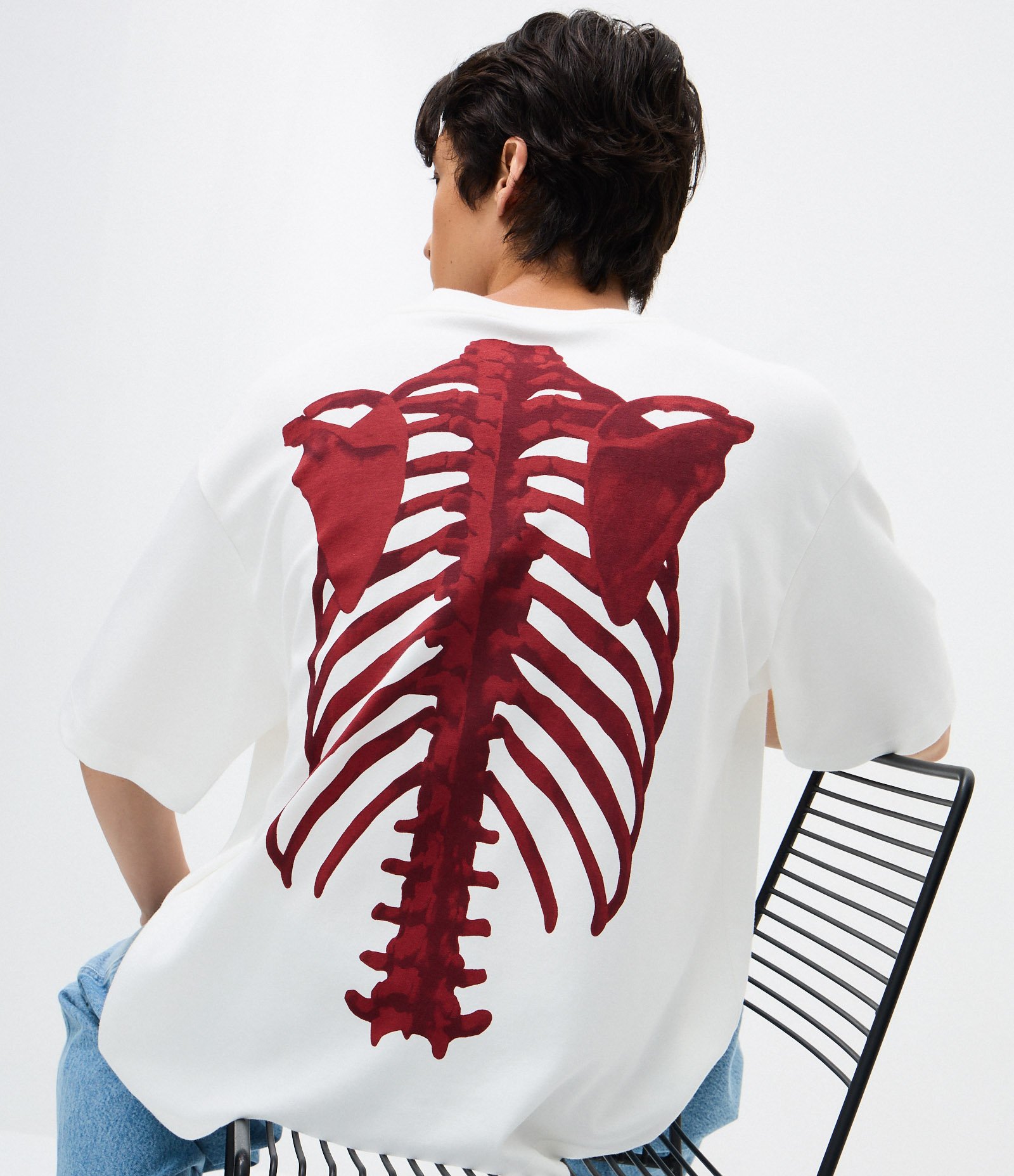 Camiseta Overboxy em Algodão com Estampa Lettering Brutal e Esqueleto Branco 3