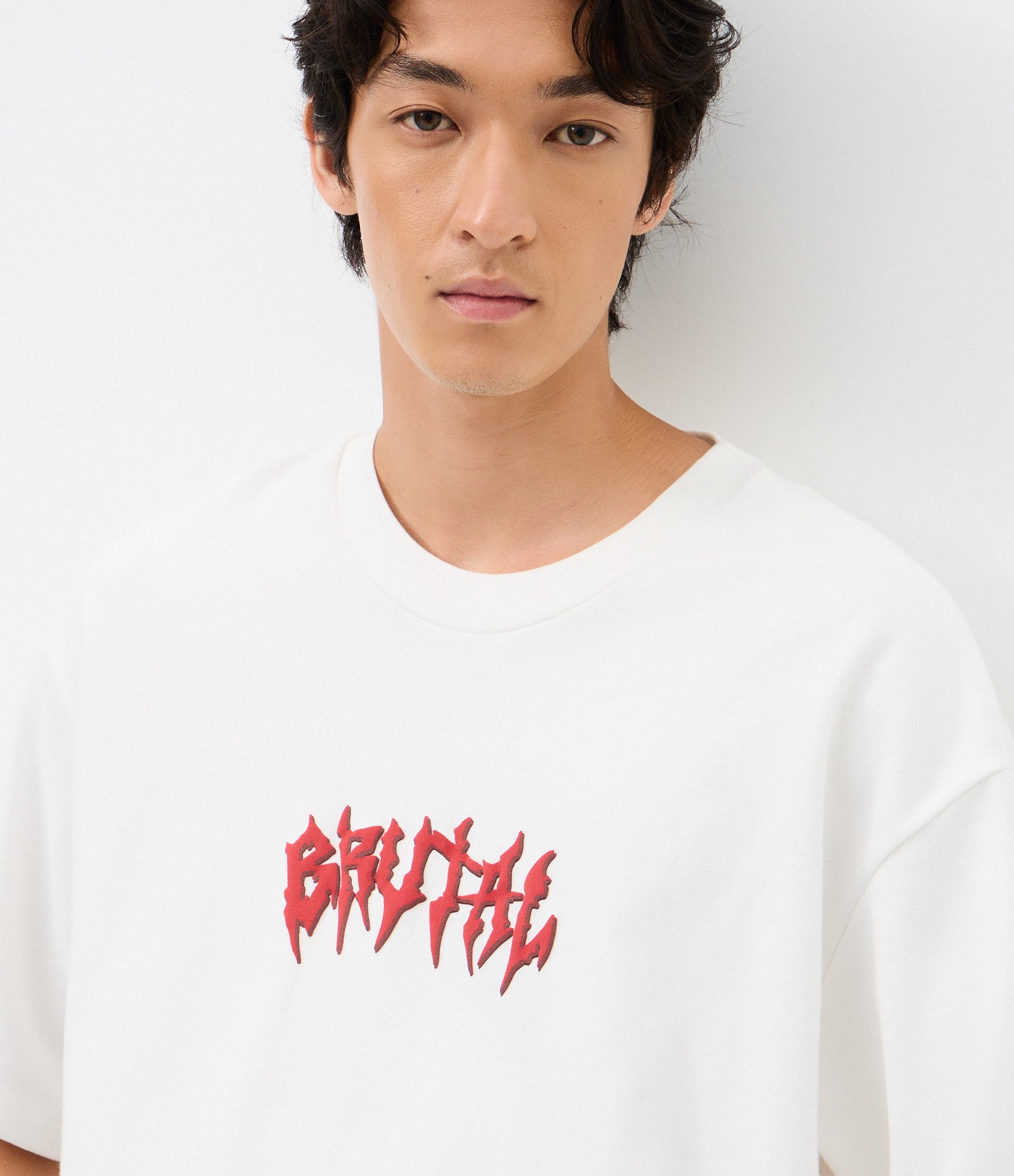 Camiseta Overboxy em Algodão com Estampa Lettering Brutal e Esqueleto Branco 4