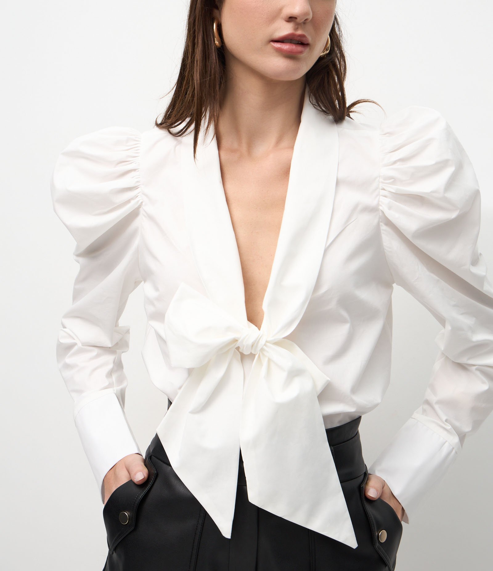 Blusa em Tricoline com Manga Volumosa e Gola Laço Branco 5