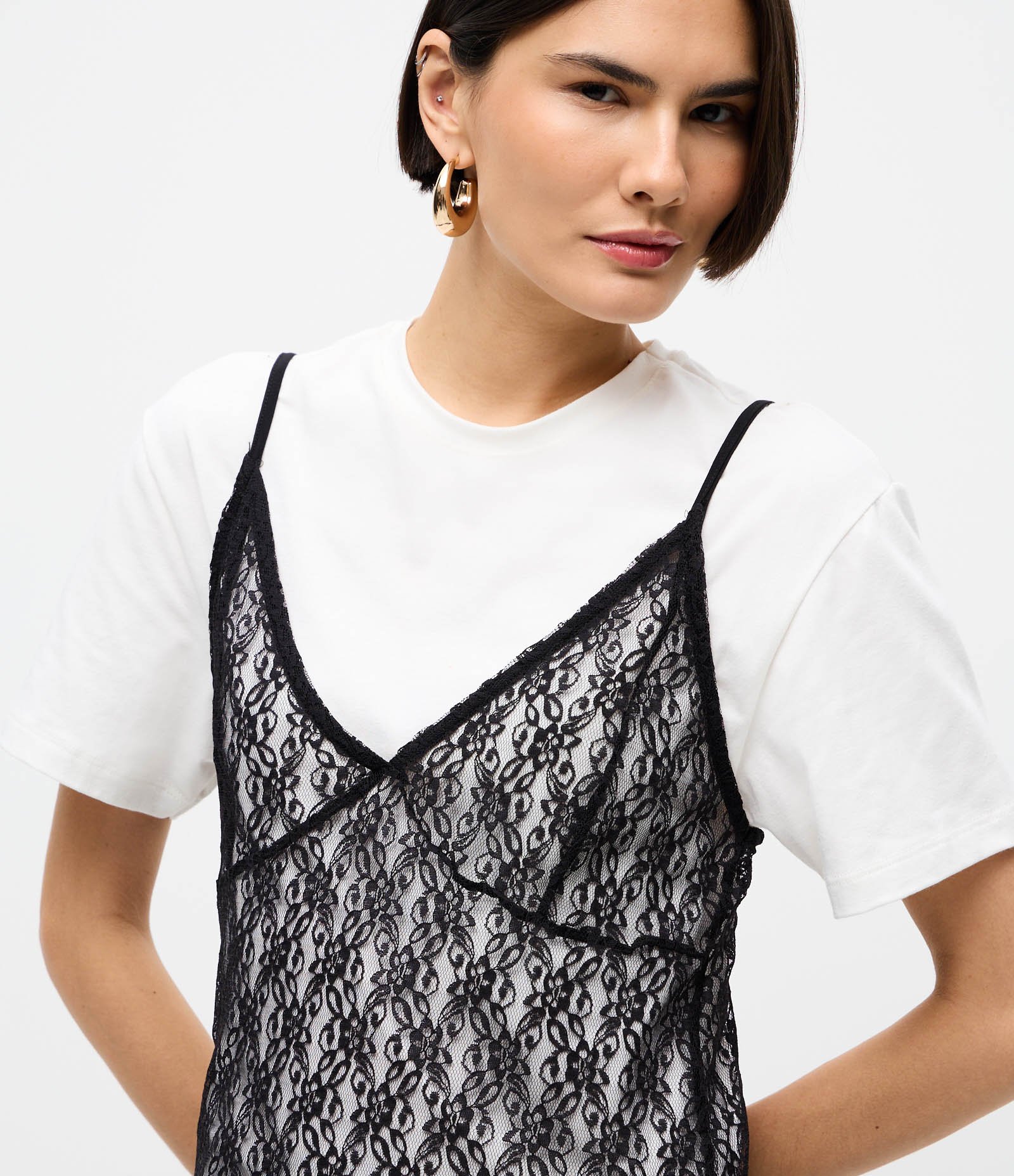 Vestido Curto com Sobreposição em Renda Branco 3