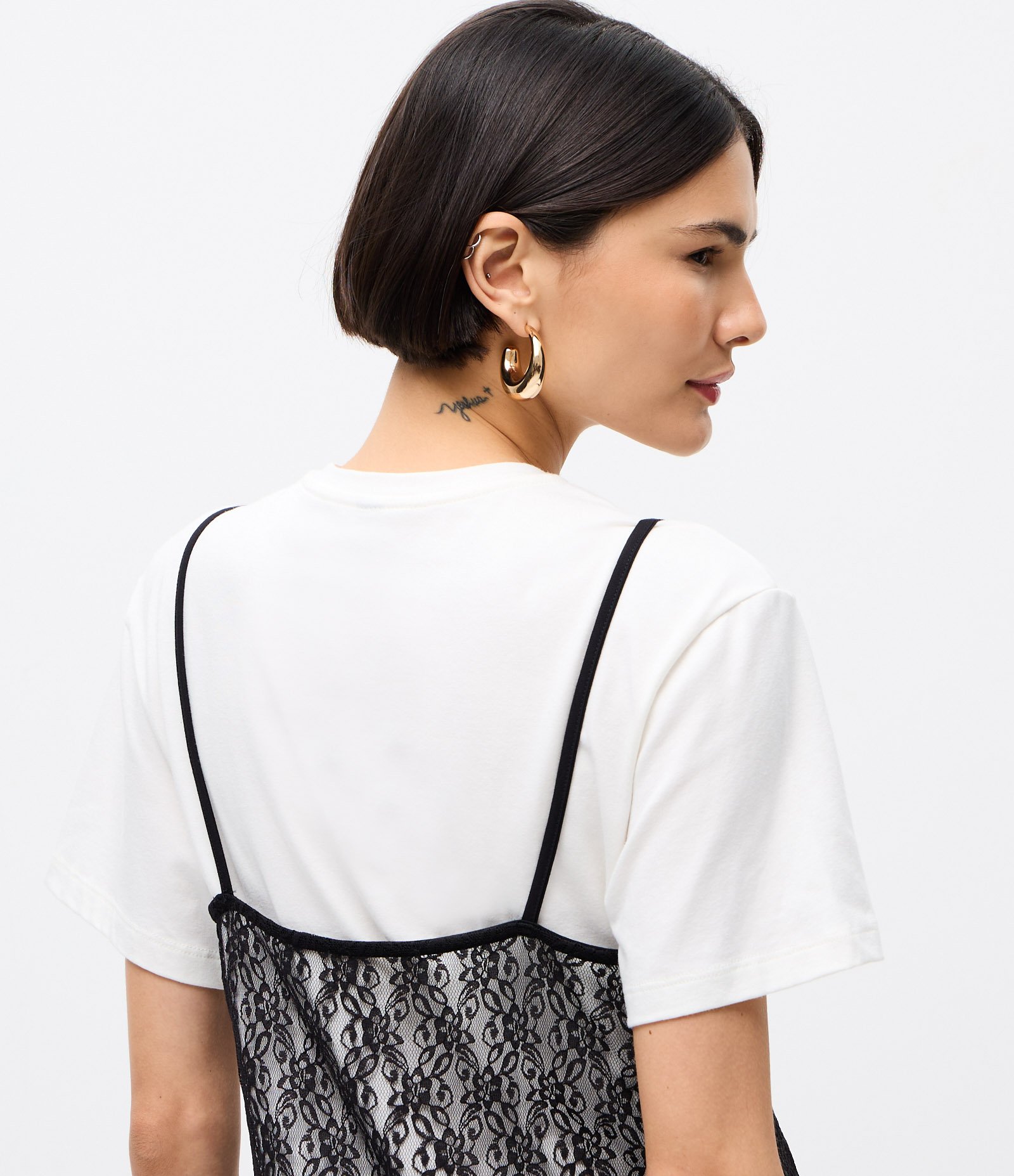 Vestido Curto com Sobreposição em Renda Branco 4