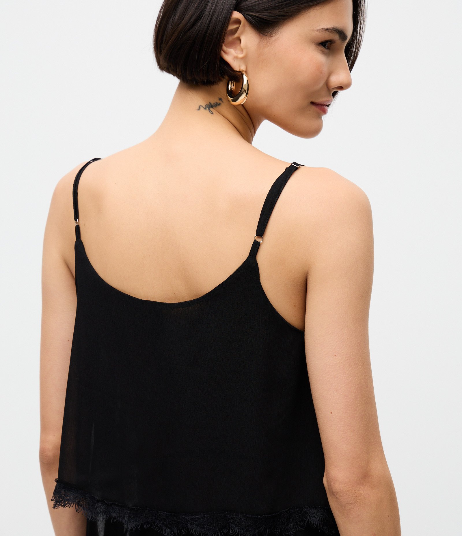 Blusa de Alcinha em Renda com Babados Preto 4