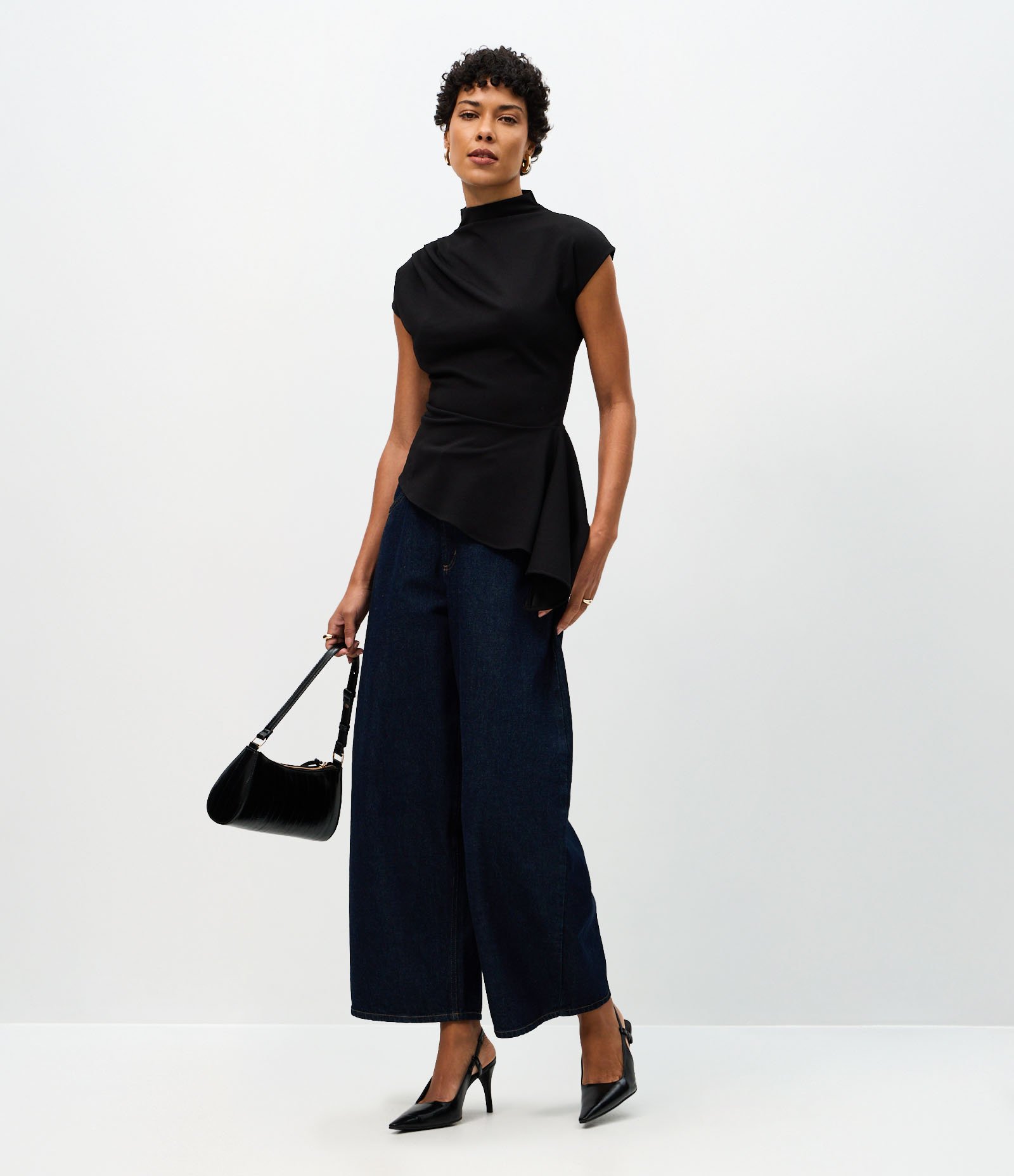 Blusa com Gola Alta e Barra Peplum Assimétrica Preto 2