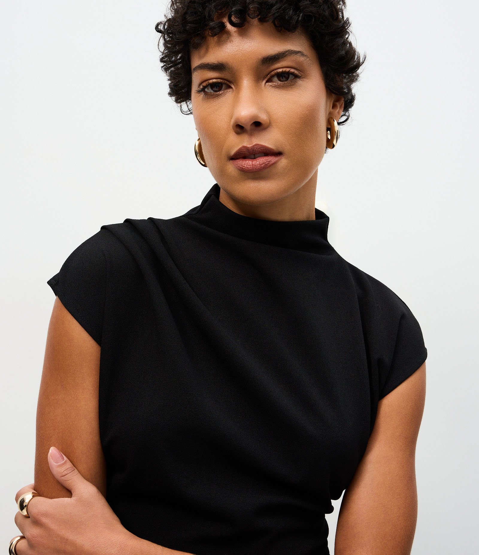Blusa com Gola Alta e Barra Peplum Assimétrica Preto 3