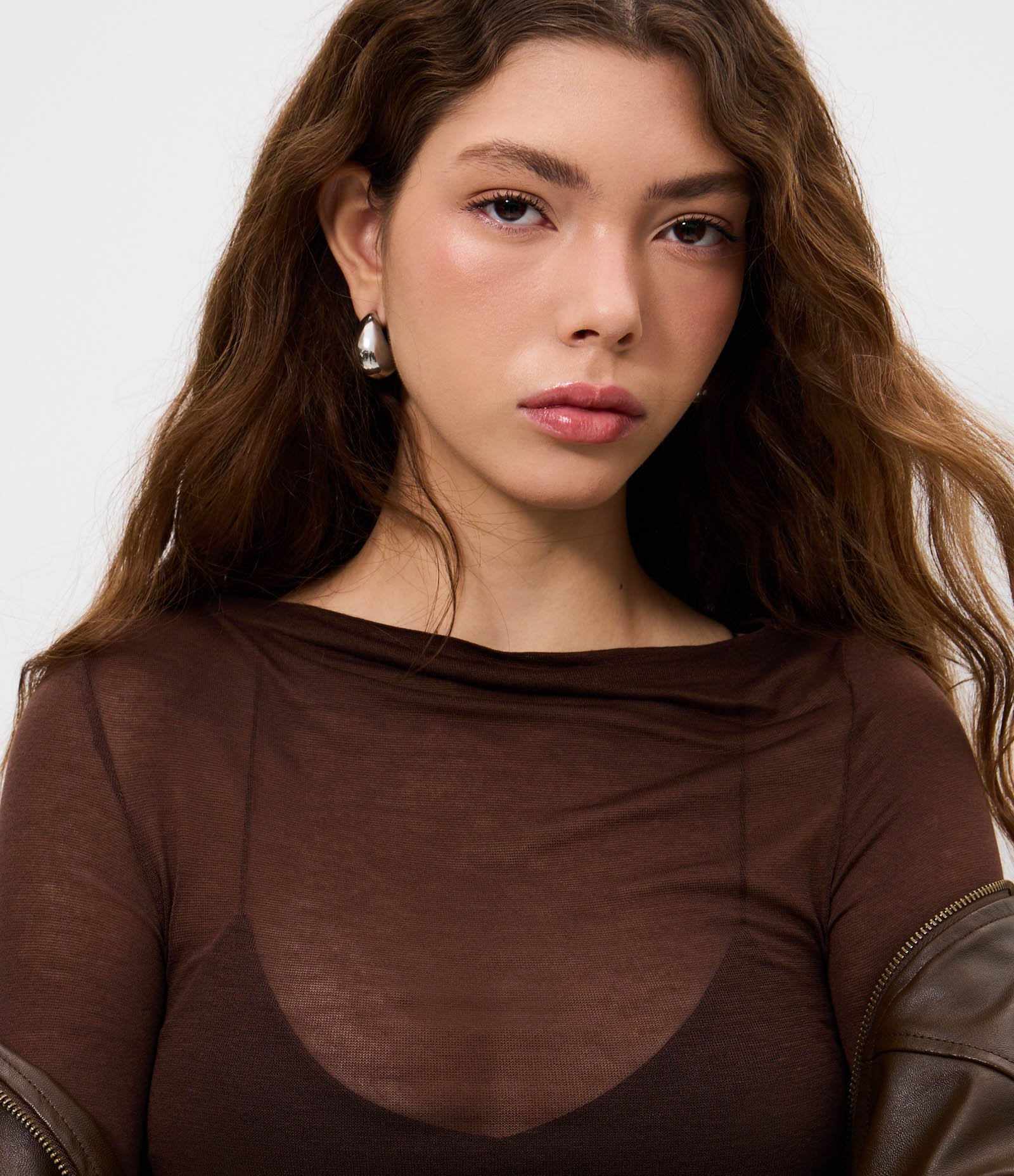 Blusa Manga Longa com Transparência Sutil Marrom 4