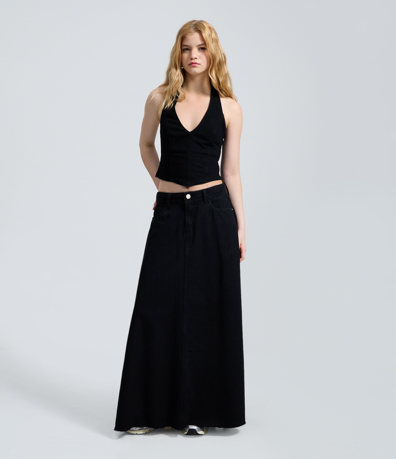 Saia New Midi em Jeans com Barra Fio e Recortes Preto 1