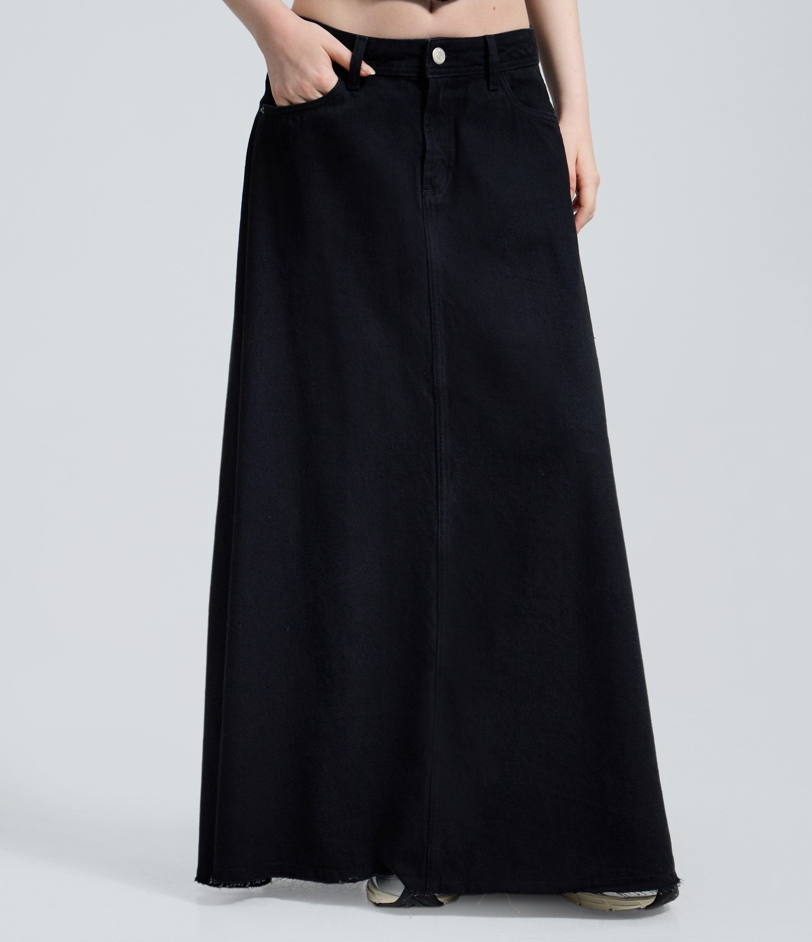Saia New Midi em Jeans com Barra Fio e Recortes Preto 2