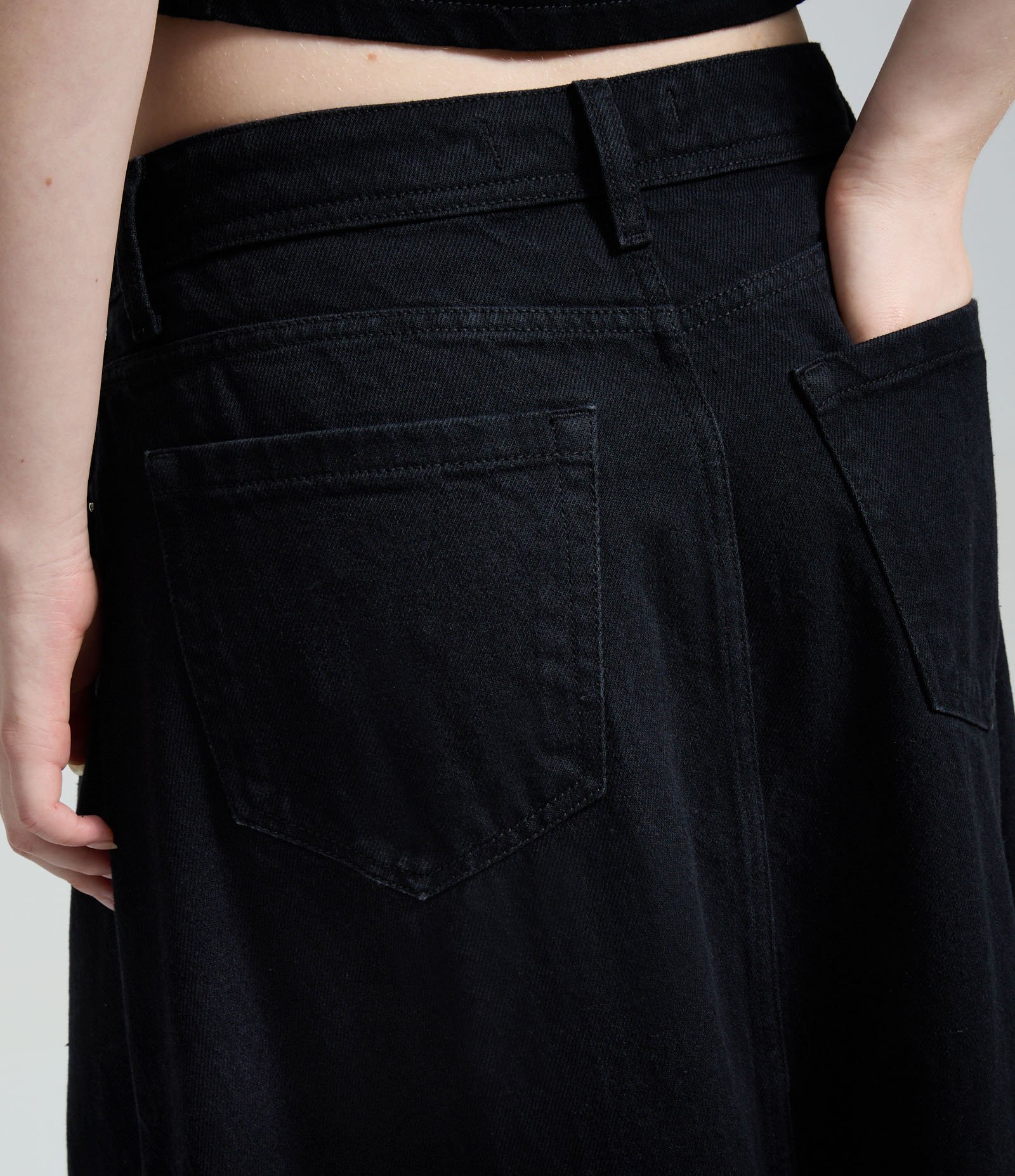Saia New Midi em Jeans com Barra Fio e Recortes Preto 4