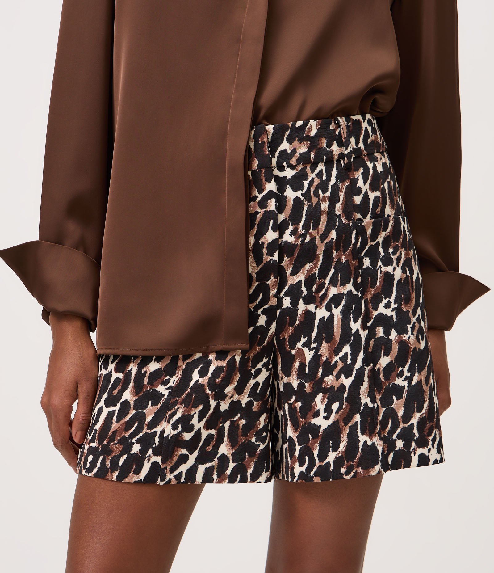 Short Alfaiatado com Estampa Animal Print Marrom 3