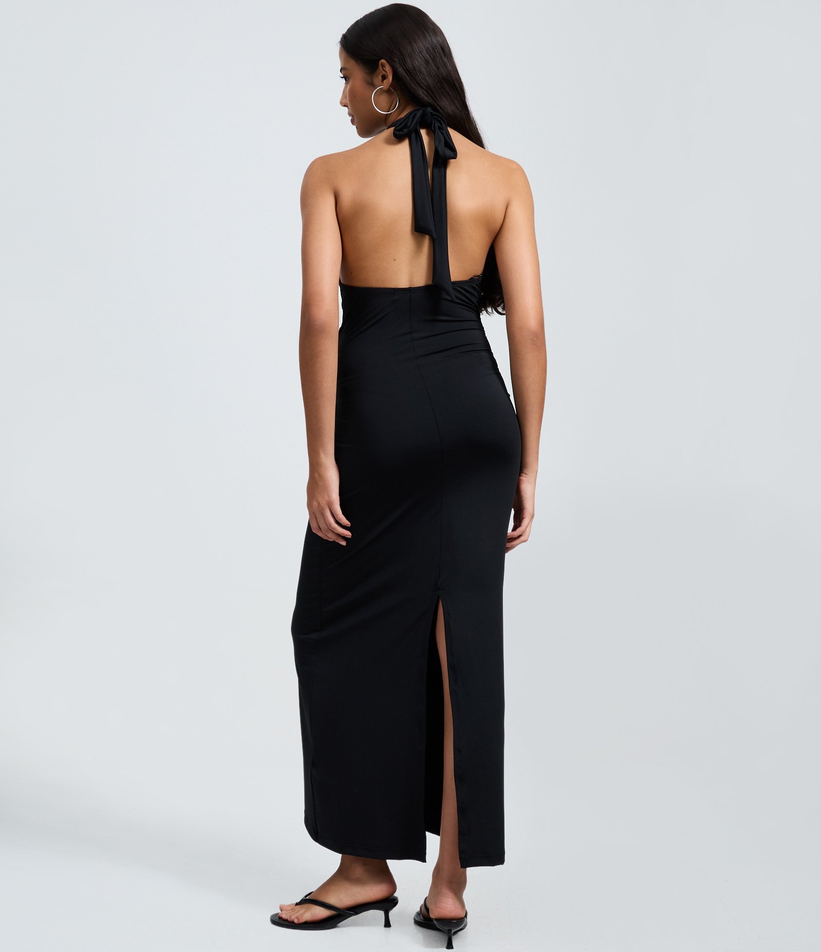 Vestido Midi em Microfibra com Gola Halter e Decote Degagê Preto 4
