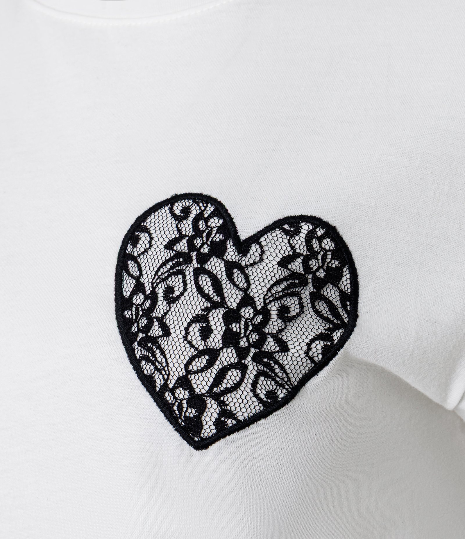 Camiseta em Algodão com Coração Bordado em Renda Branco 2