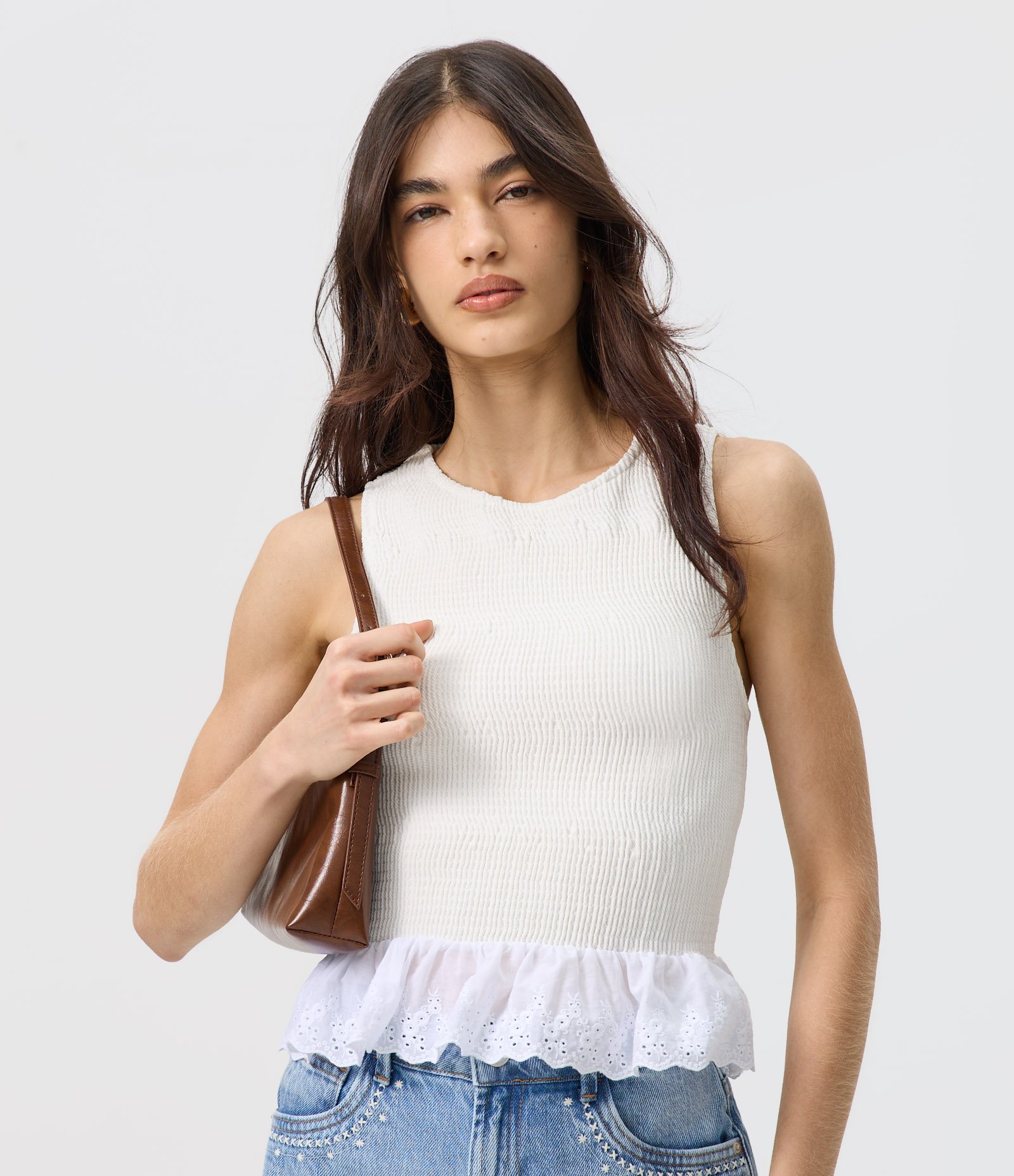 Blusa com Franzido Texturizado e Babado Bordado na Barra Branco 1