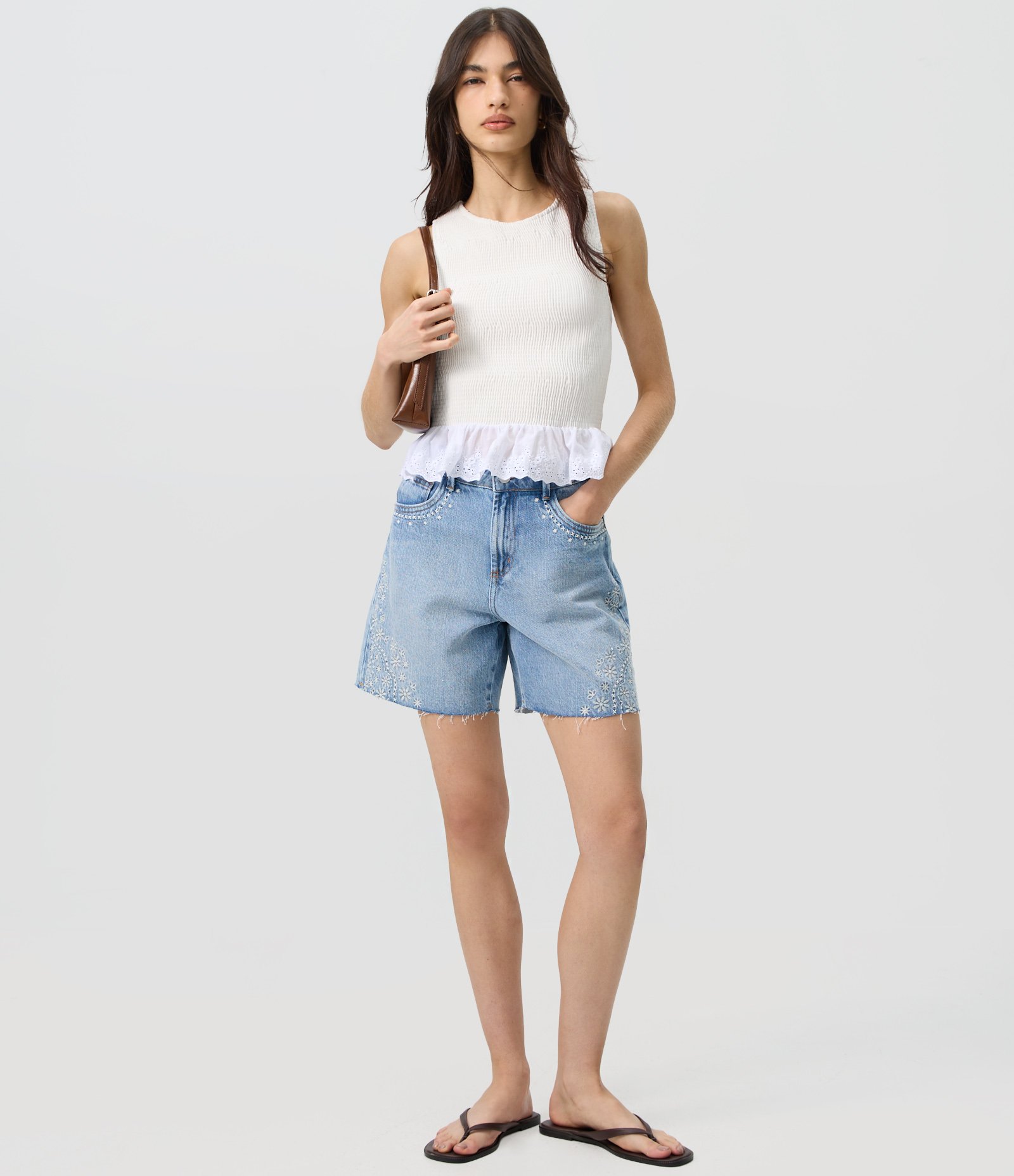 Blusa com Franzido Texturizado e Babado Bordado na Barra Branco 2