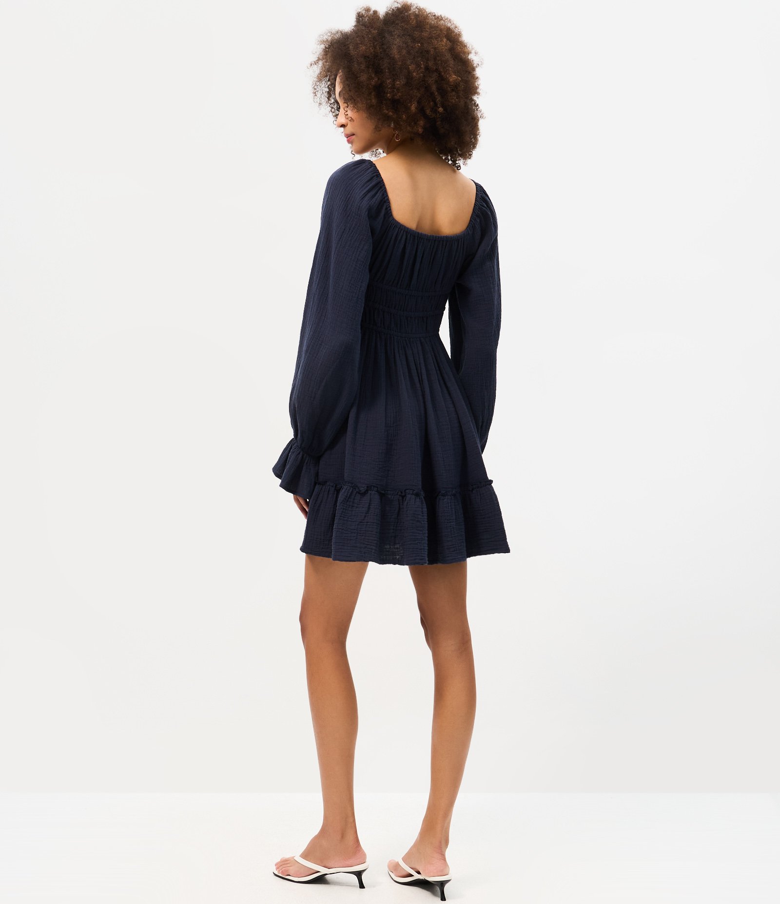 Vestido Curto em Cambraia de Algodão com Detalhe Franzido Abaixo do Busto Azul 4