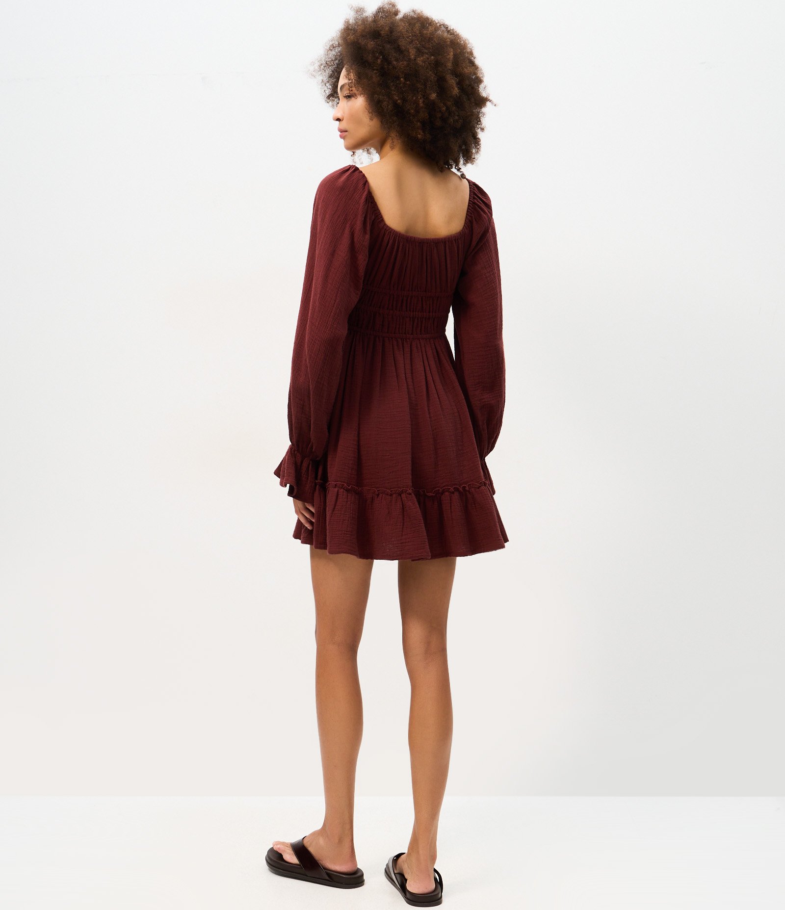 Vestido Curto em Cambraia de Algodão com Detalhe Franzido Abaixo do Busto Vermelho 4