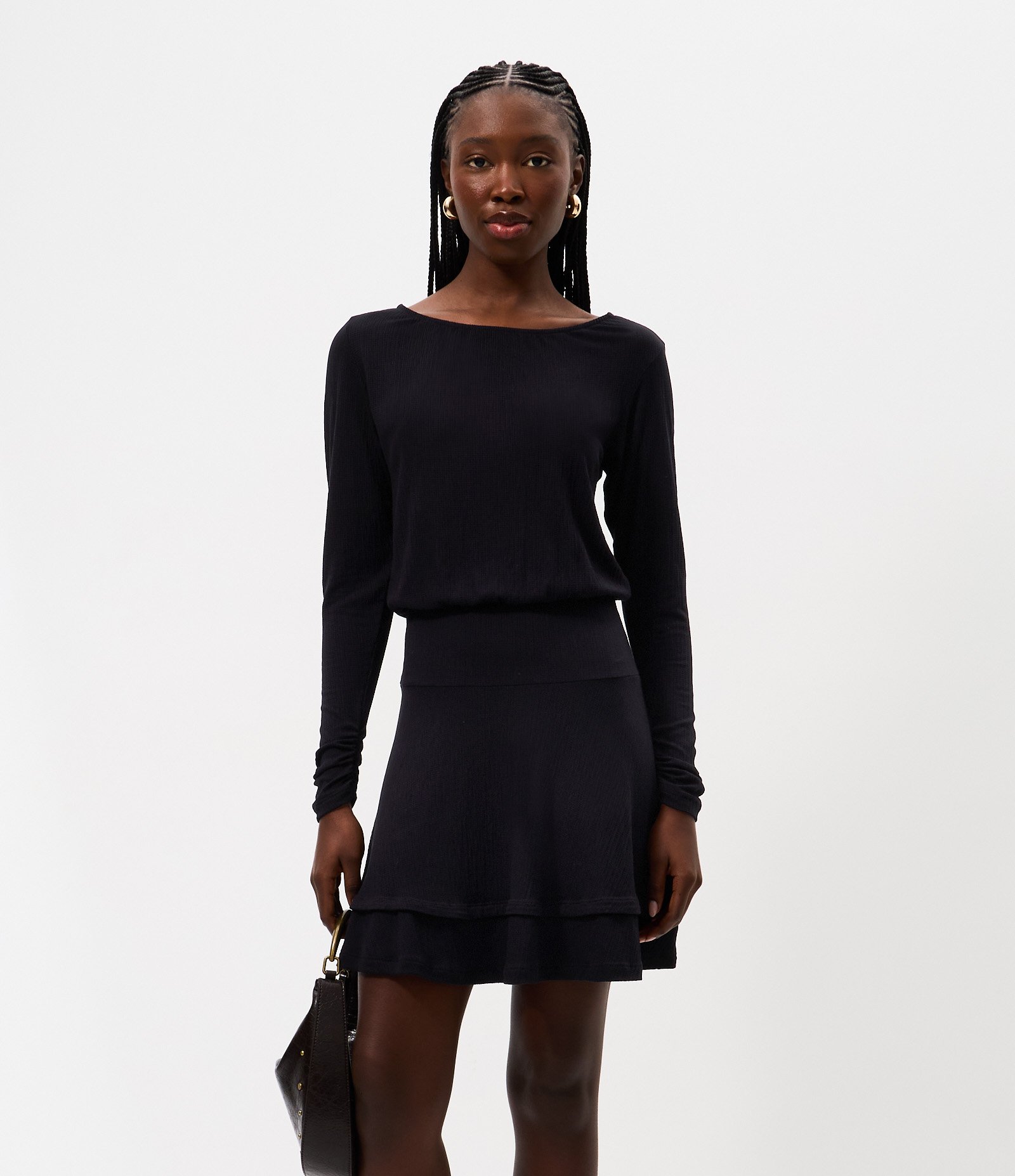 Vestido Curto Evasê em Viscose com Manga Longa e Babados Preto 2