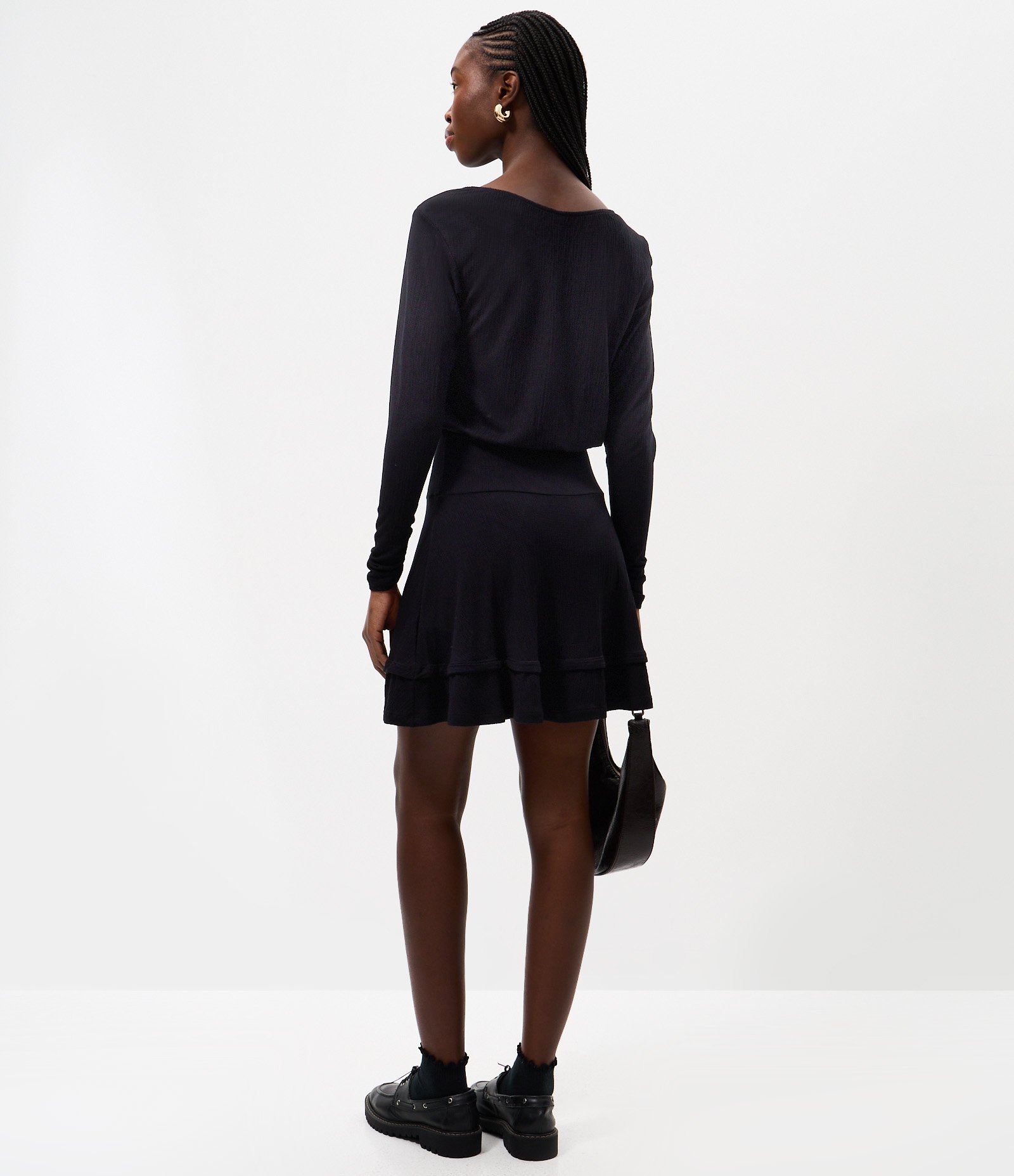 Vestido Curto Evasê em Viscose com Manga Longa e Babados Preto 3