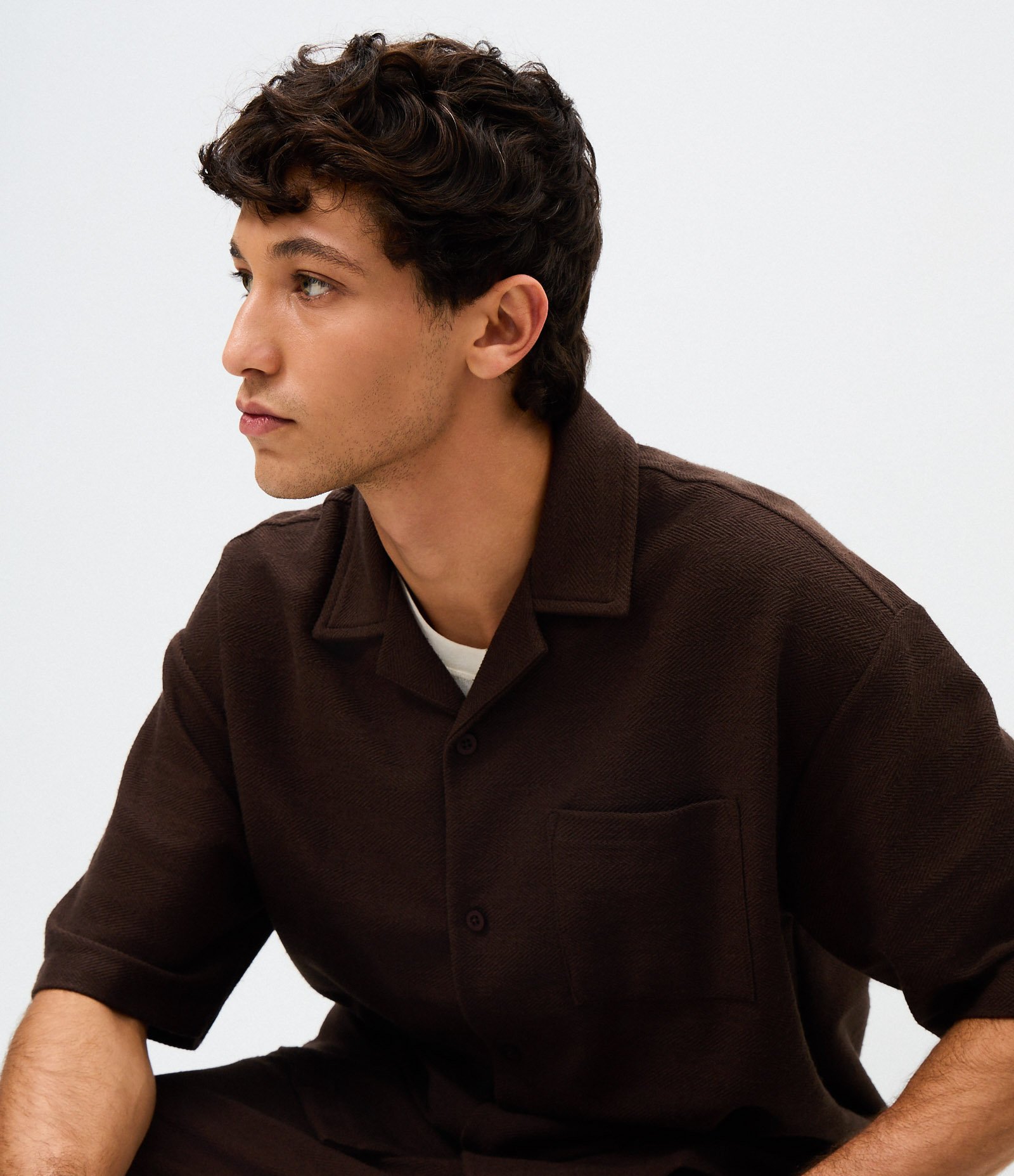 Camisa Manga Curta Oversized com Bolso em Moletom Marrom 3