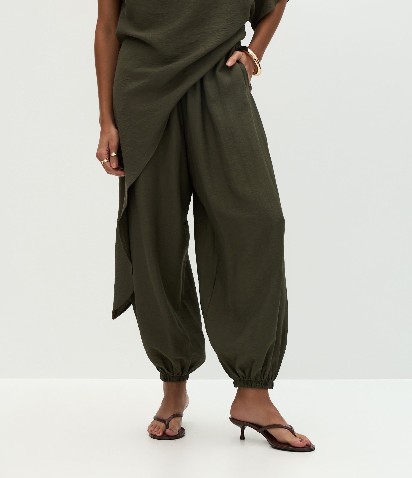 Calça Aladim em Viscose com Cós Elástico Verde 3