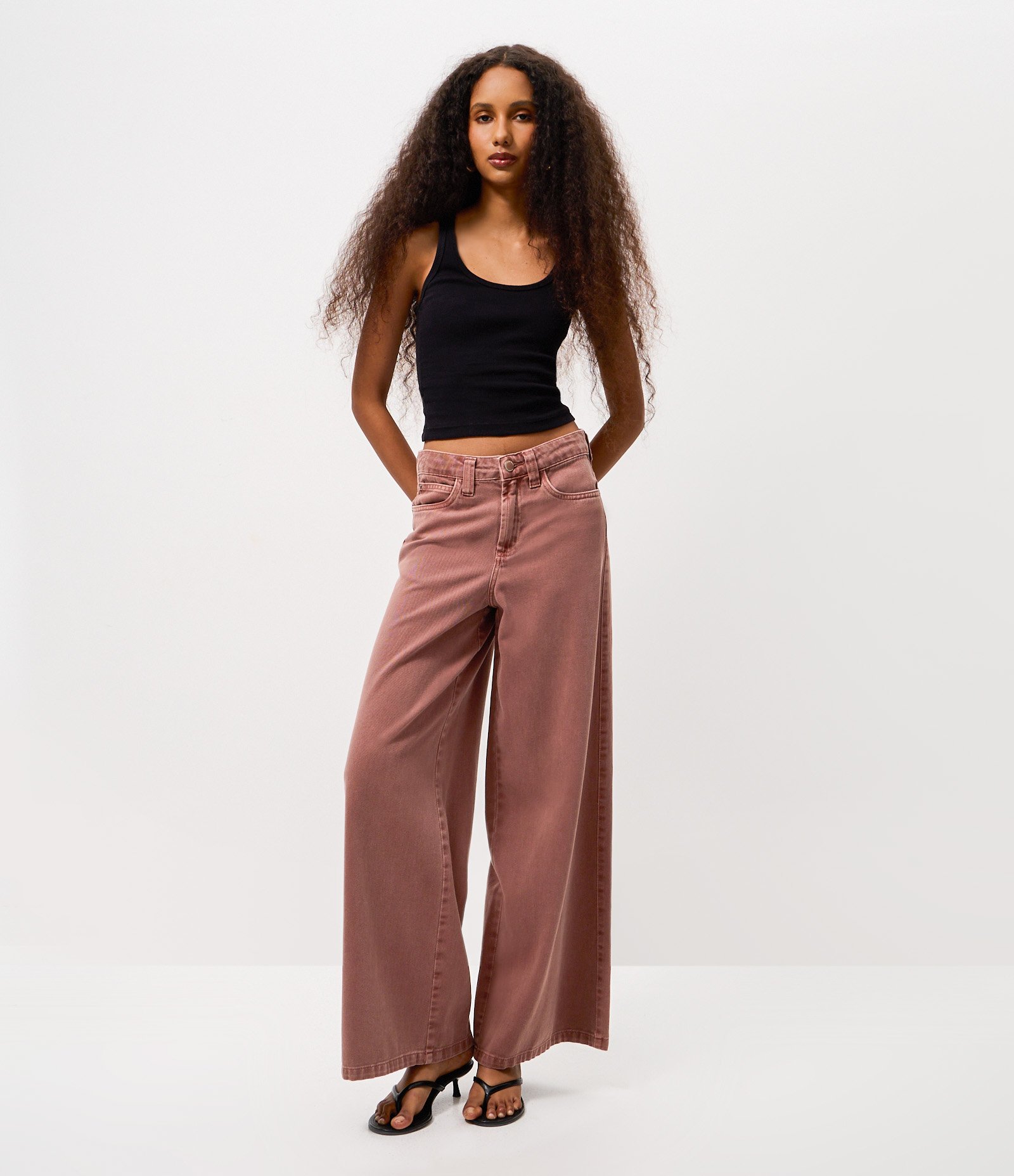 Calça Super Wide em Sarja com Cintura Média Marrom 1