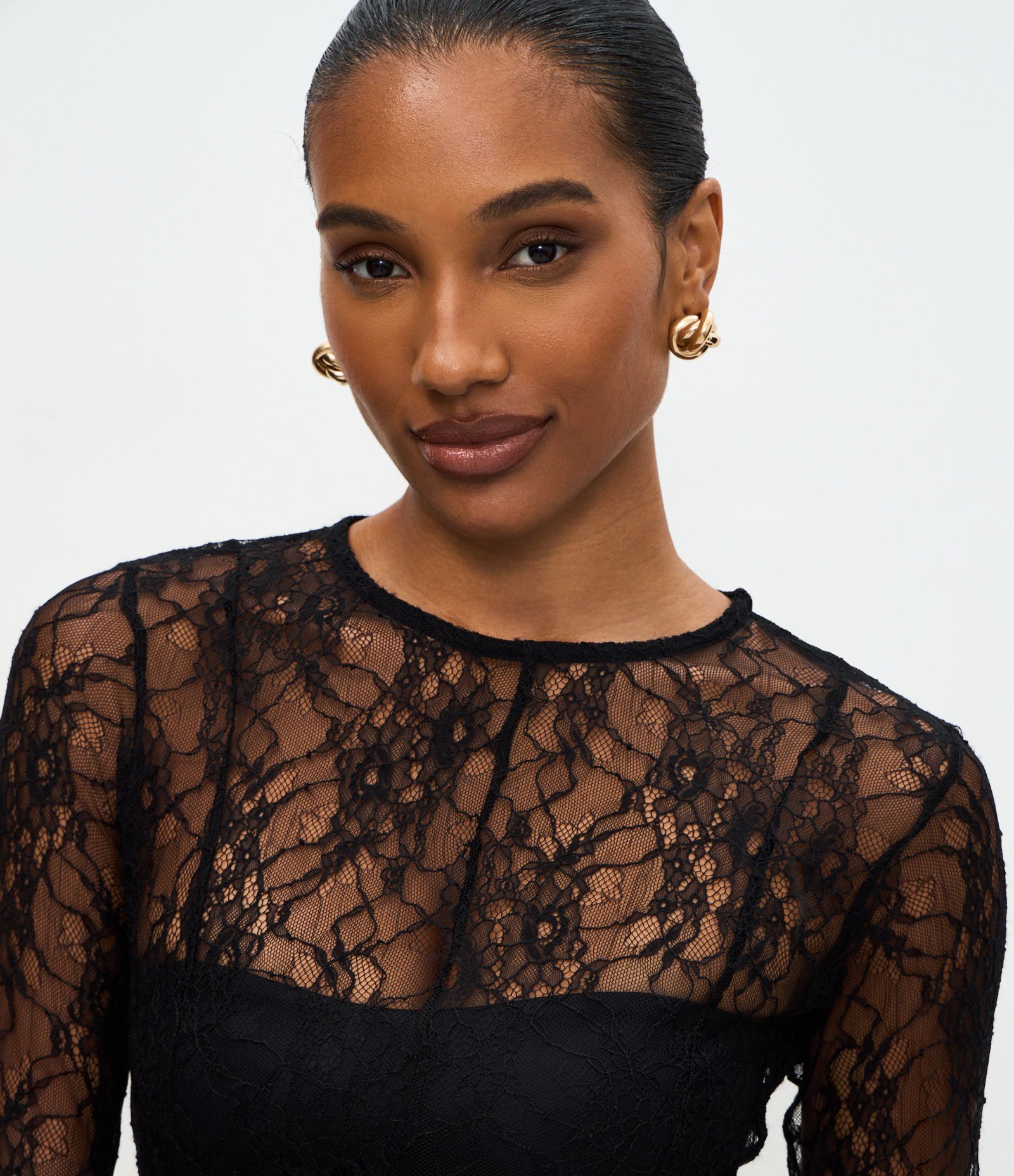 Blusa em Renda Delicada com Mangas Longas Preto 3