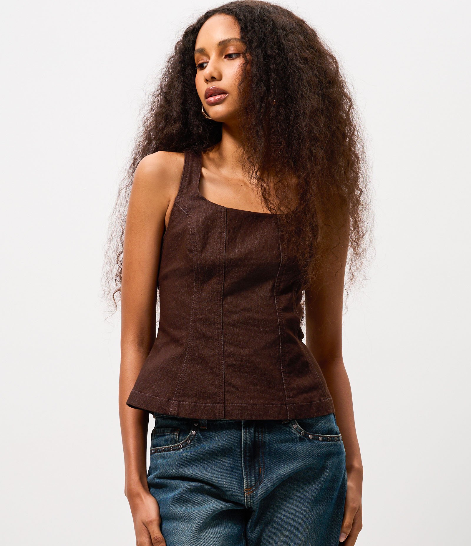 Blusa com Alças e Recortes Estruturados Acinturada Marrom Escuro 3