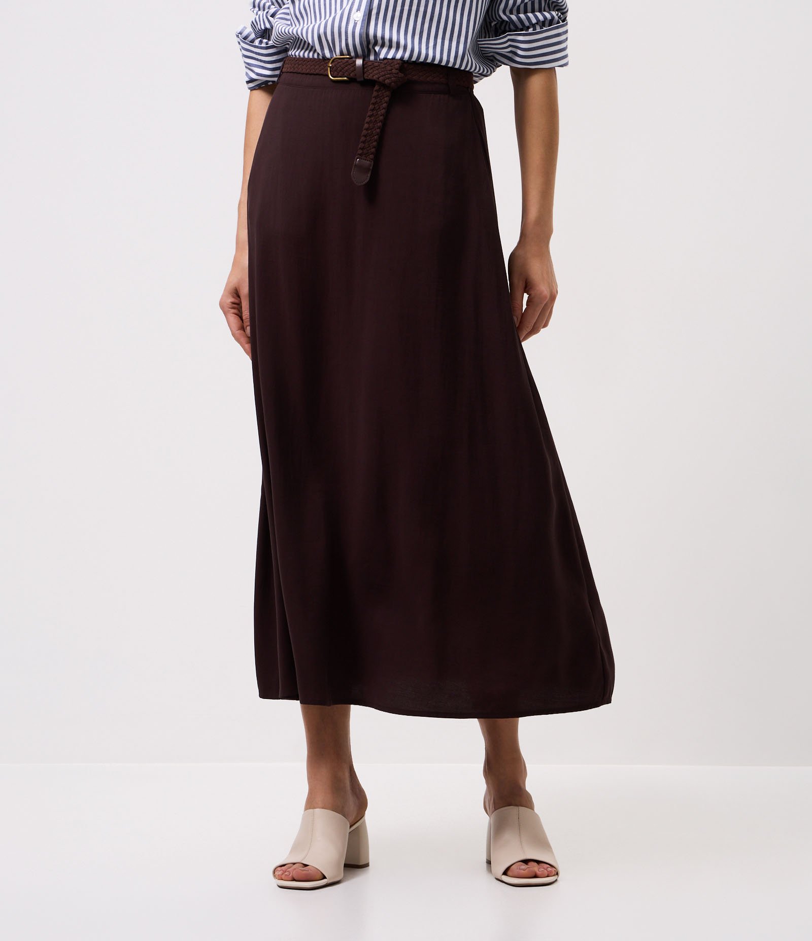 Saia Midi Evasê em Viscose com Cinto Texturizado Marrom 3