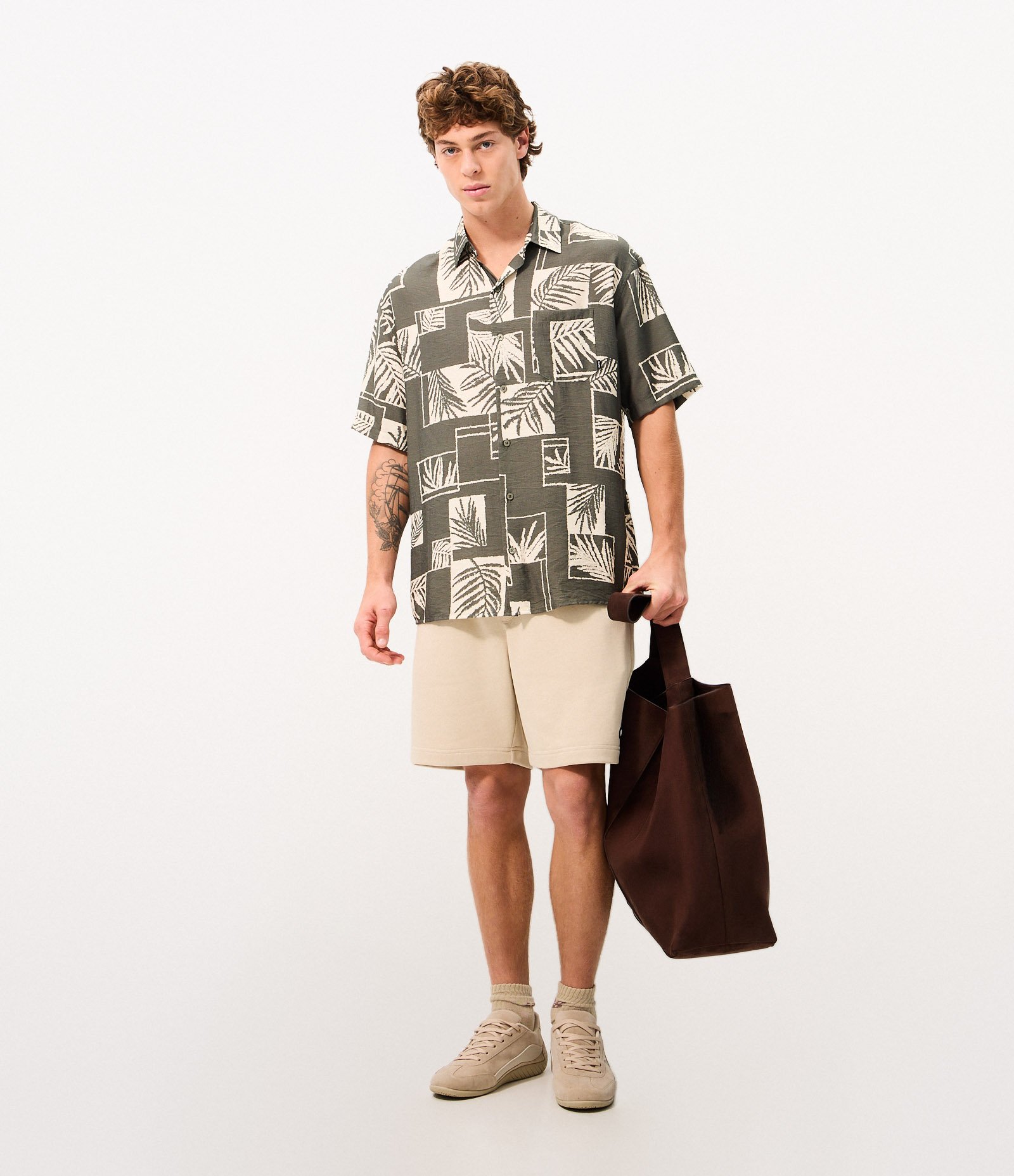 Camisa Relaxed Folhagem Manga Curta Verde 3