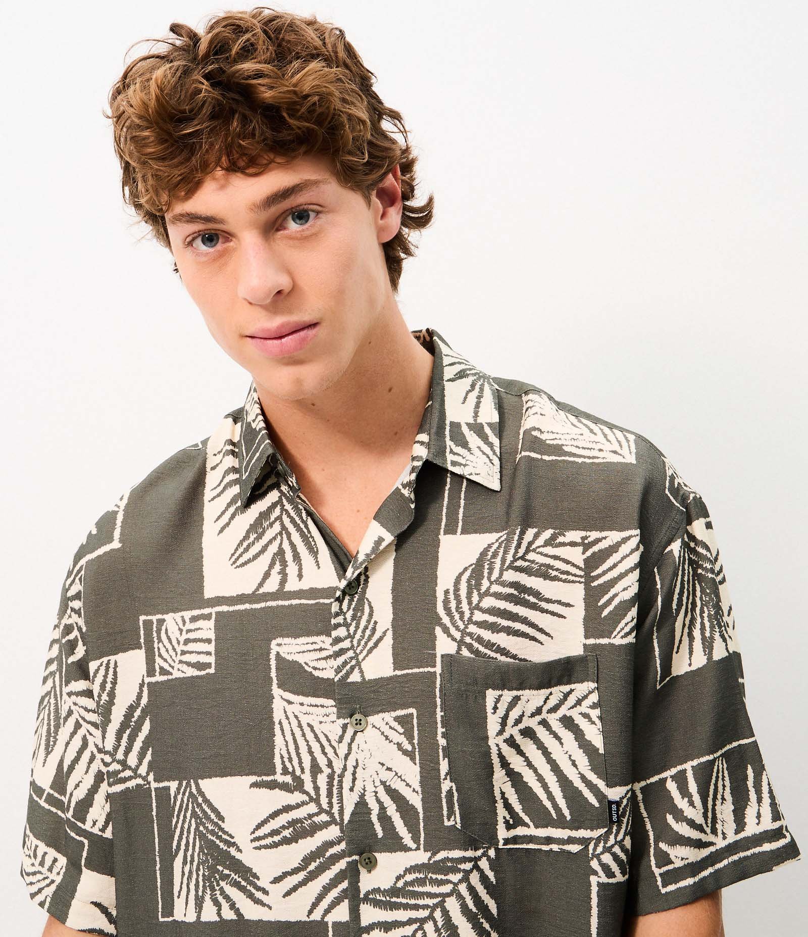Camisa Relaxed Folhagem Manga Curta Verde 4