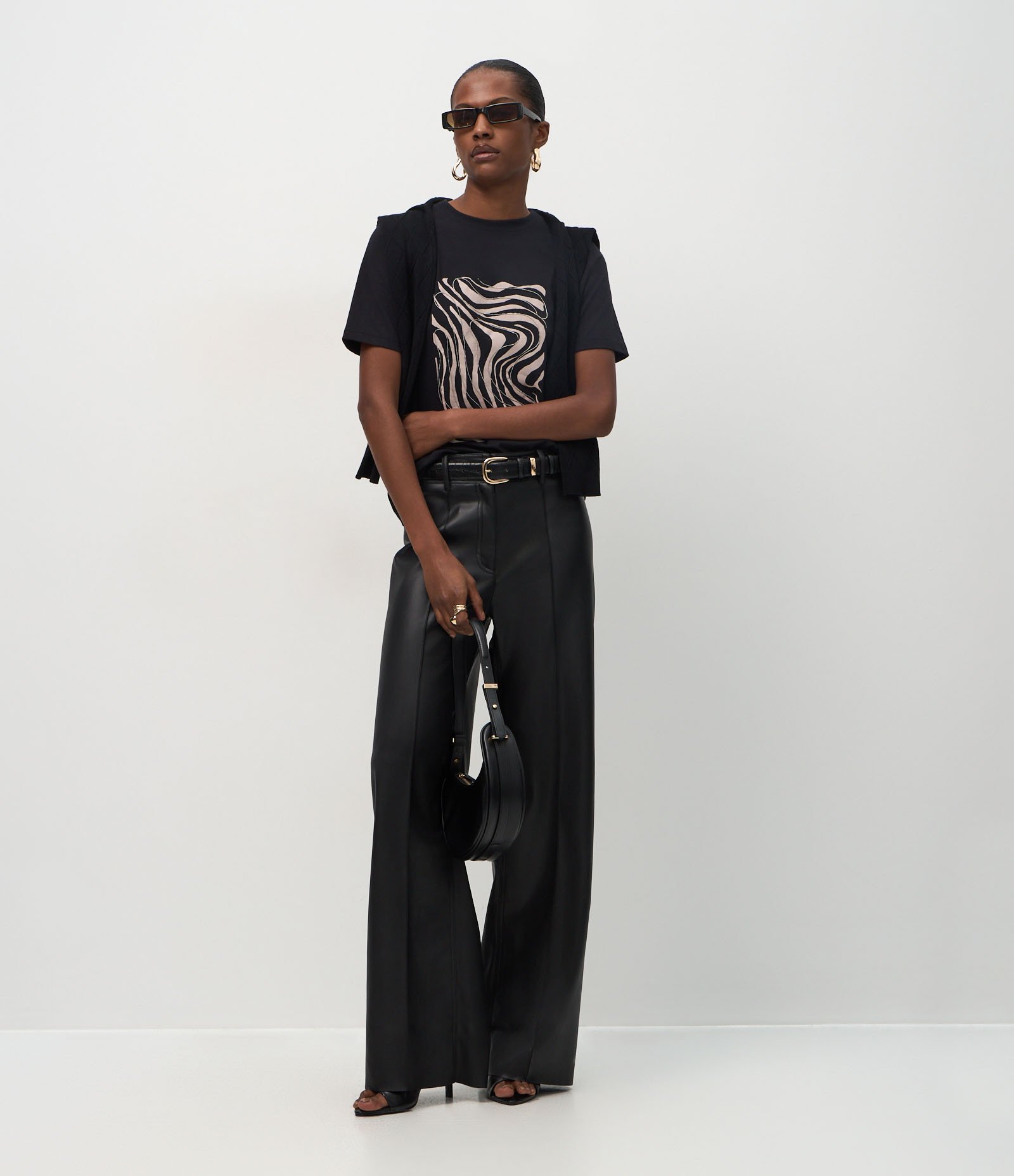 Camiseta em Algodão com Estampa Abstrata Preto 2