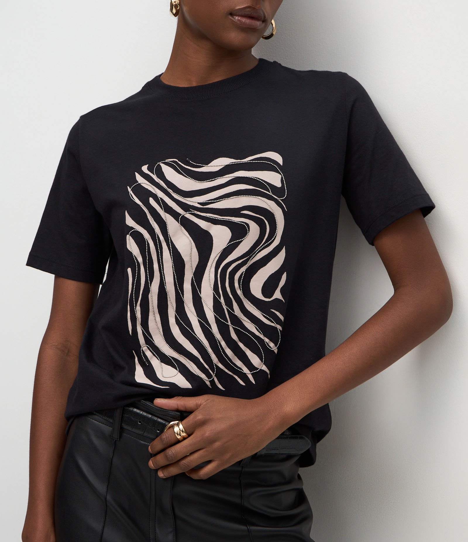 Camiseta em Algodão com Estampa Abstrata Preto 4