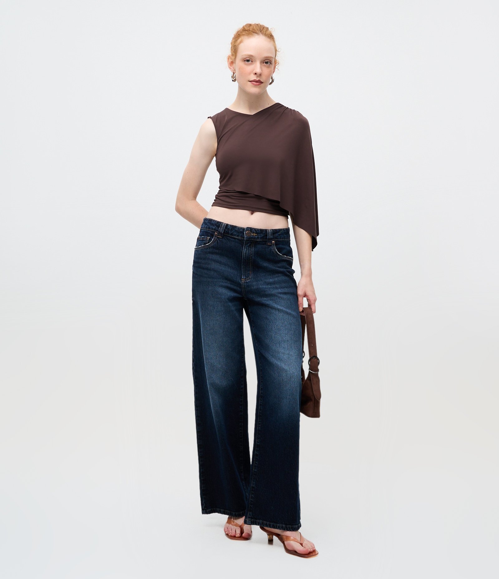 Blusa Ombro Único em Jersey com Camada Assimétrica Marrom 2