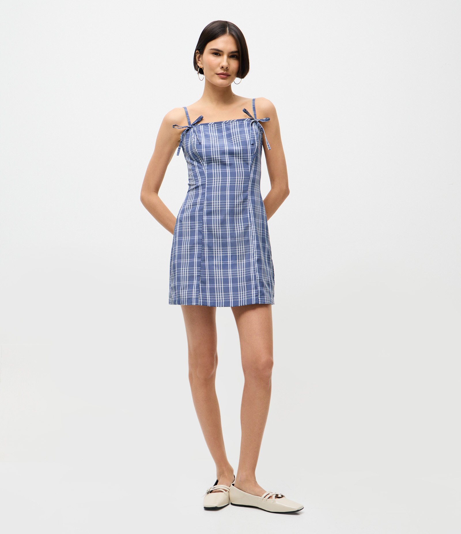 Vestido Curto Xadrez em Tricoline com Alças Finas e Laço Azul 1