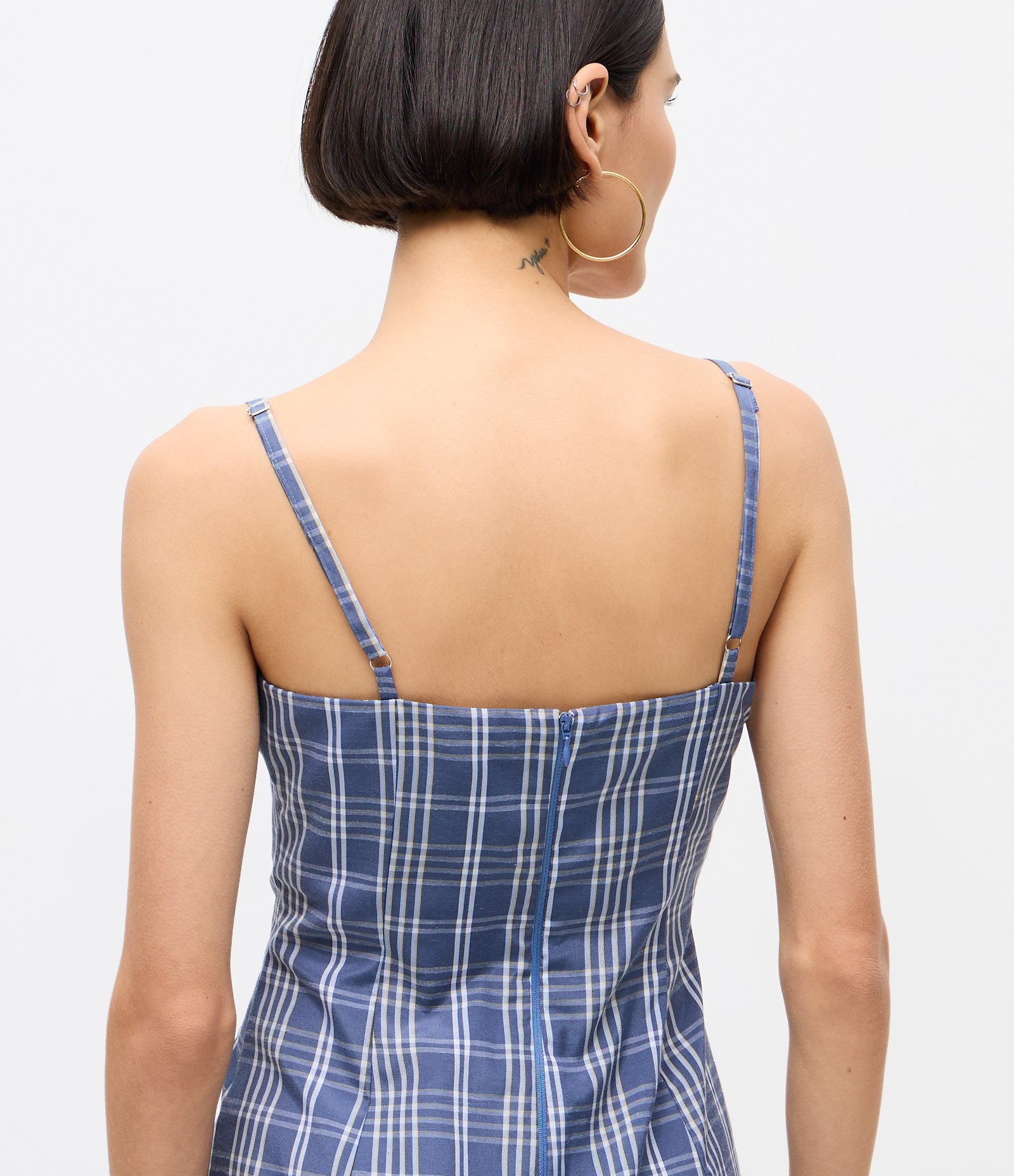 Vestido Curto Xadrez em Tricoline com Alças Finas e Laço Azul 4