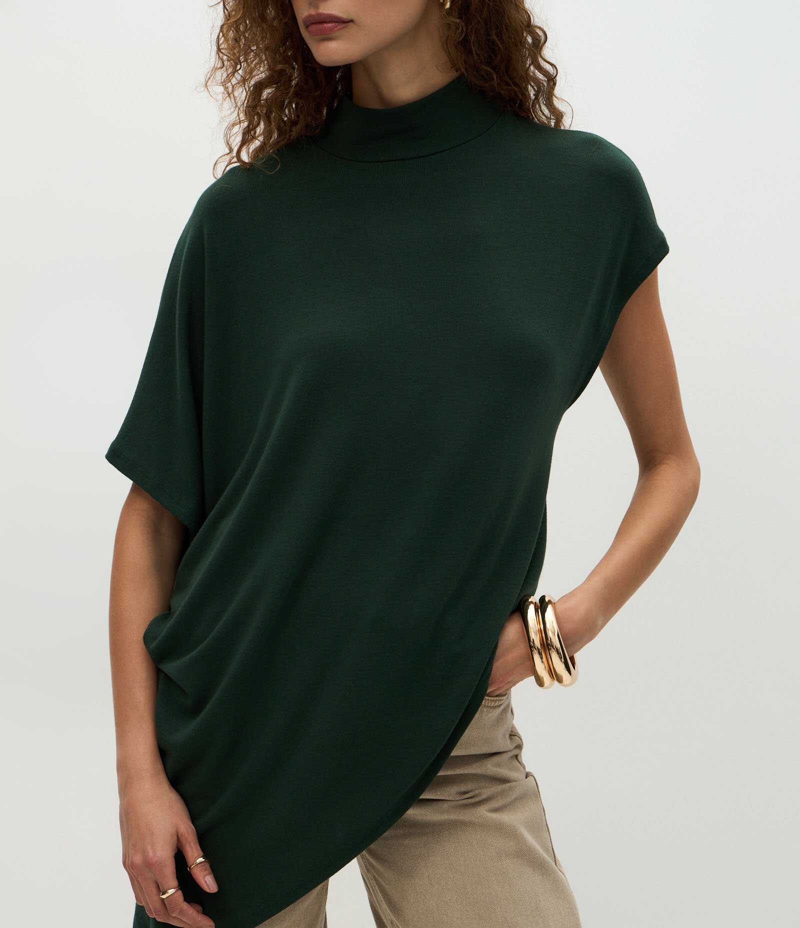 Blusa Assimétrica em Malha com Gola Alta Verde 4