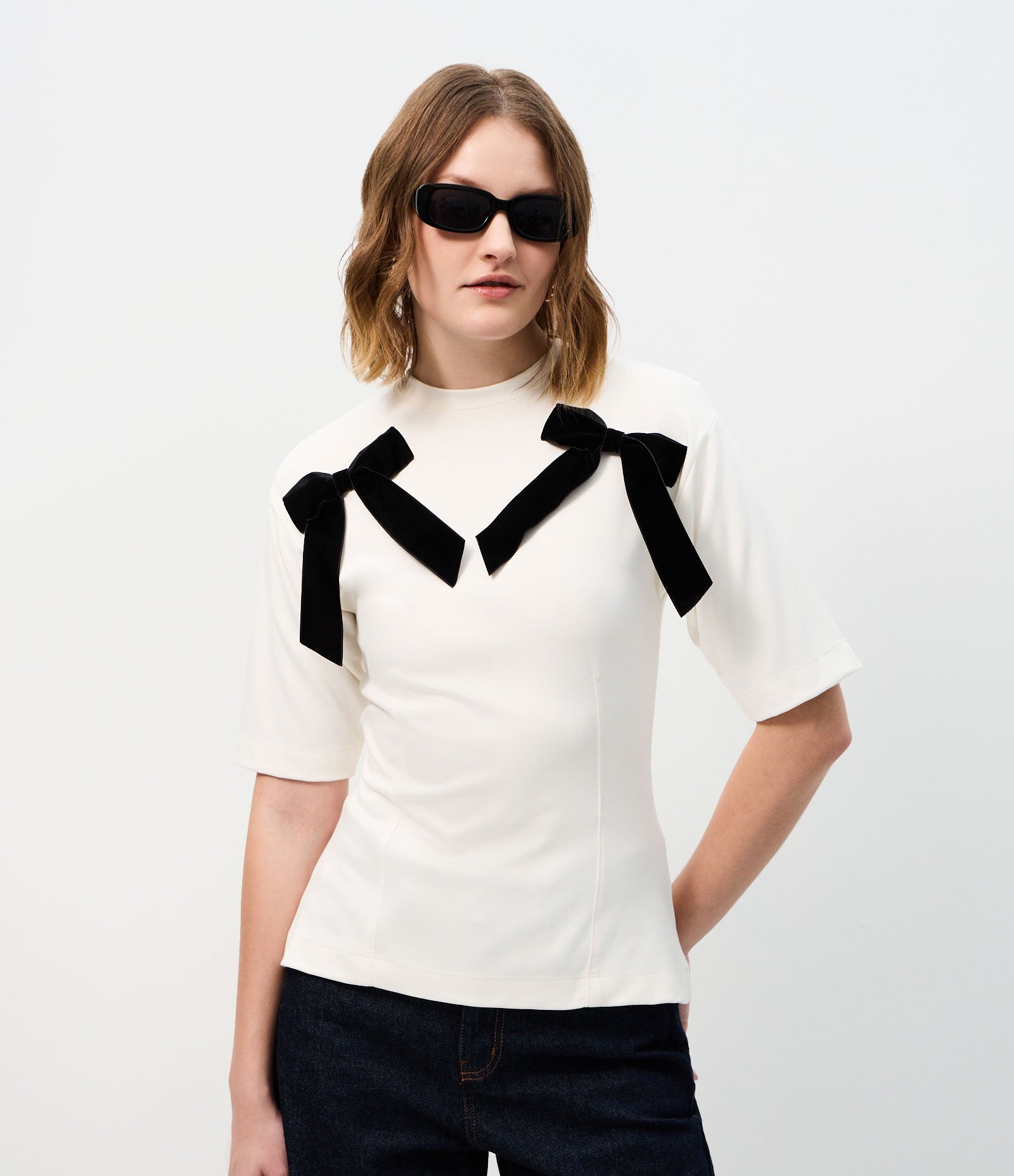Blusa com Aplicação de Laços nos Ombros Branco 1