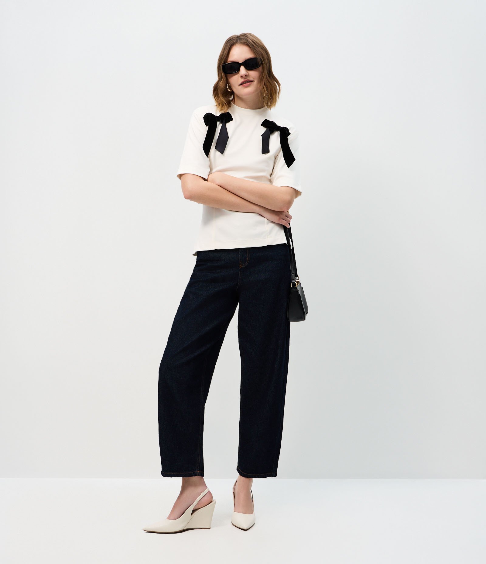 Blusa com Aplicação de Laços nos Ombros Branco 2