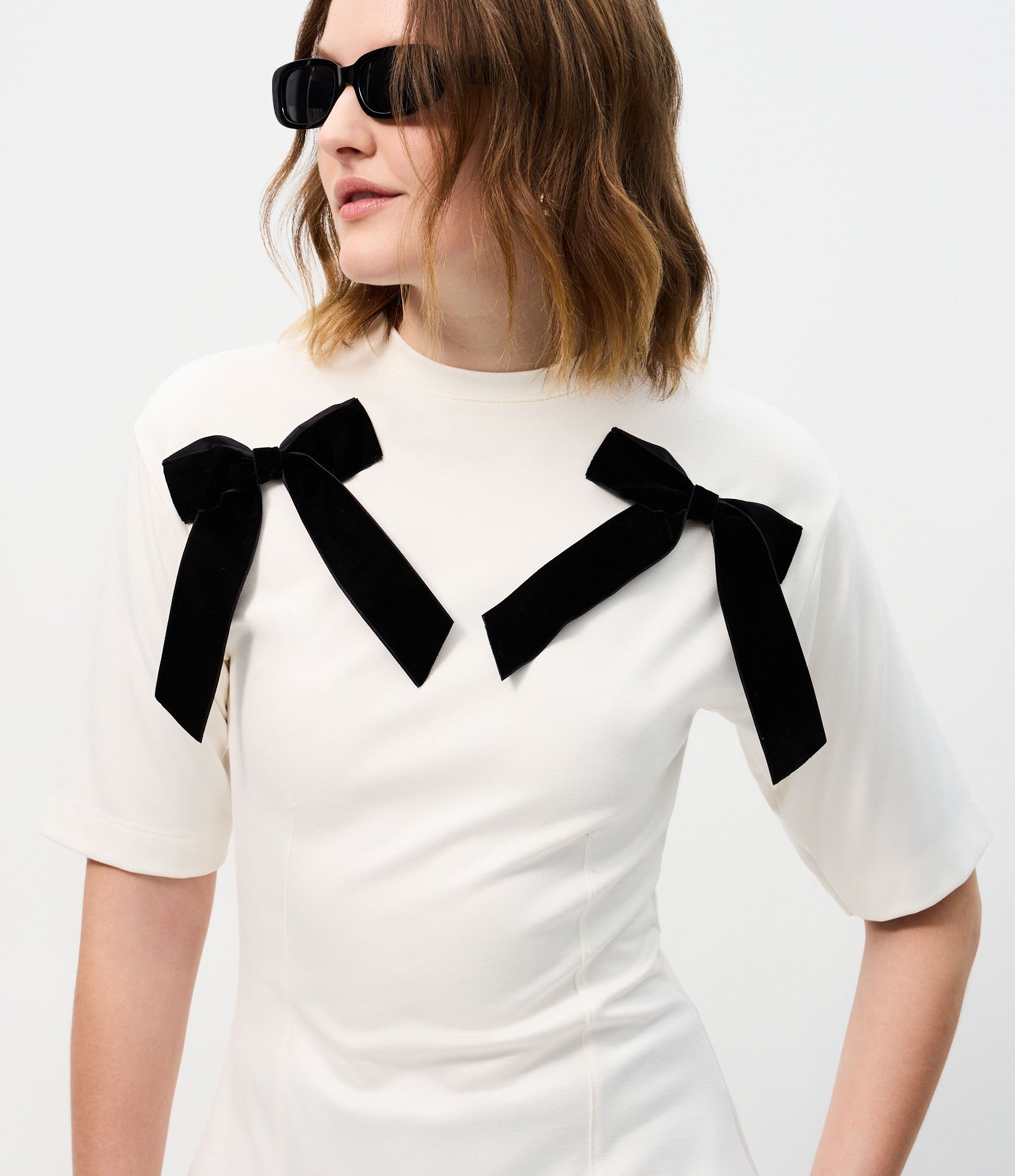 Blusa com Aplicação de Laços nos Ombros Branco 3
