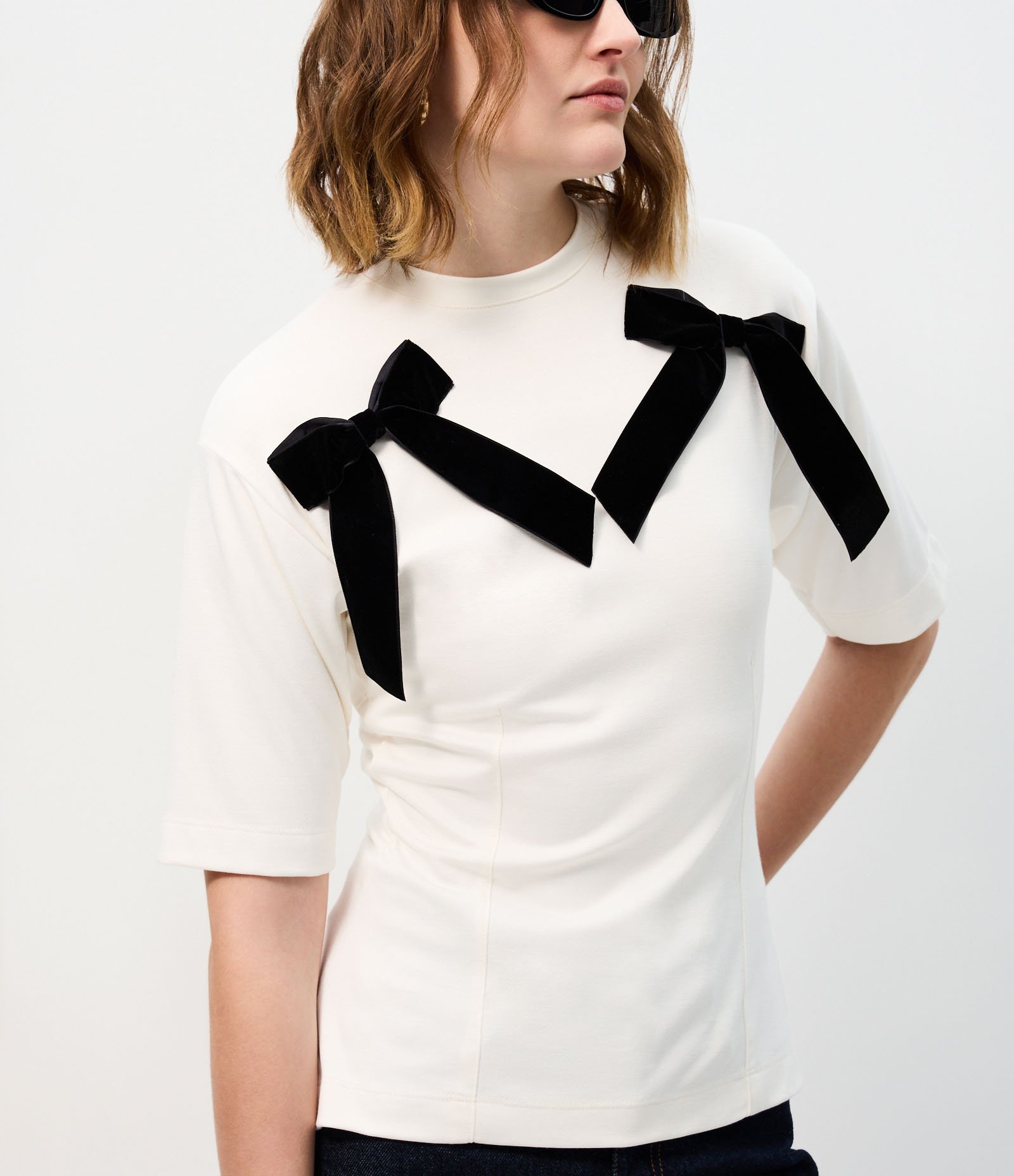 Blusa com Aplicação de Laços nos Ombros Branco 4