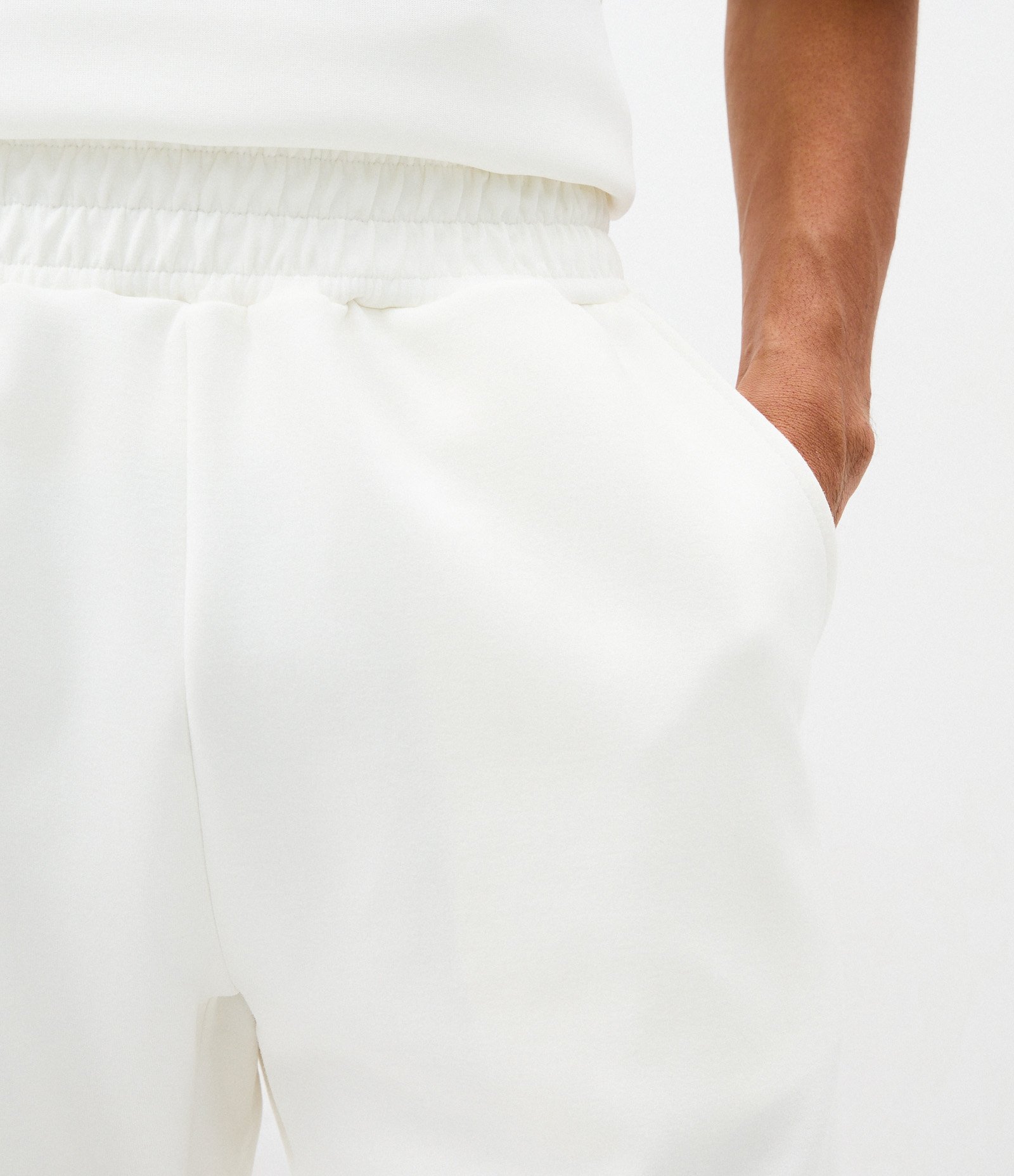 Bermuda em Moletom Comfort com Cós Elástico Branco 5