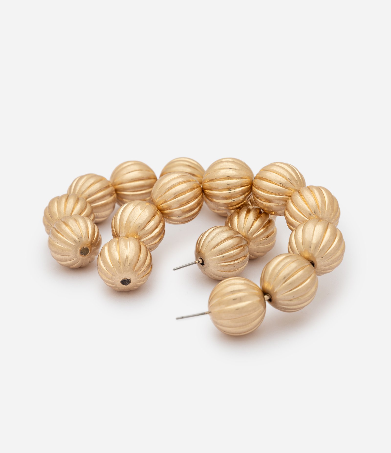 Brinco Argola com Maxi Esferas Arredondadas Dourado 3