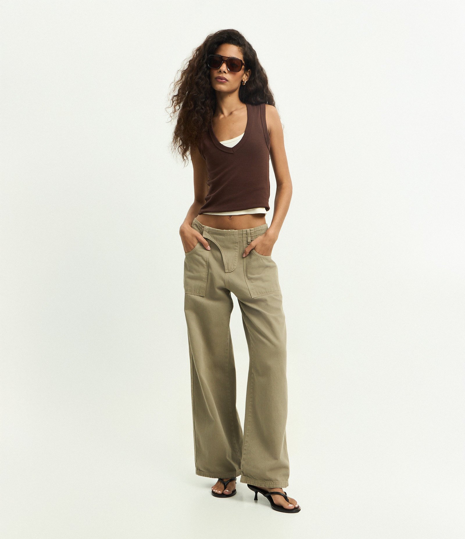 Calça Cargo Reta em Sarja com Cintura Baixa Verde Acinzentado 1
