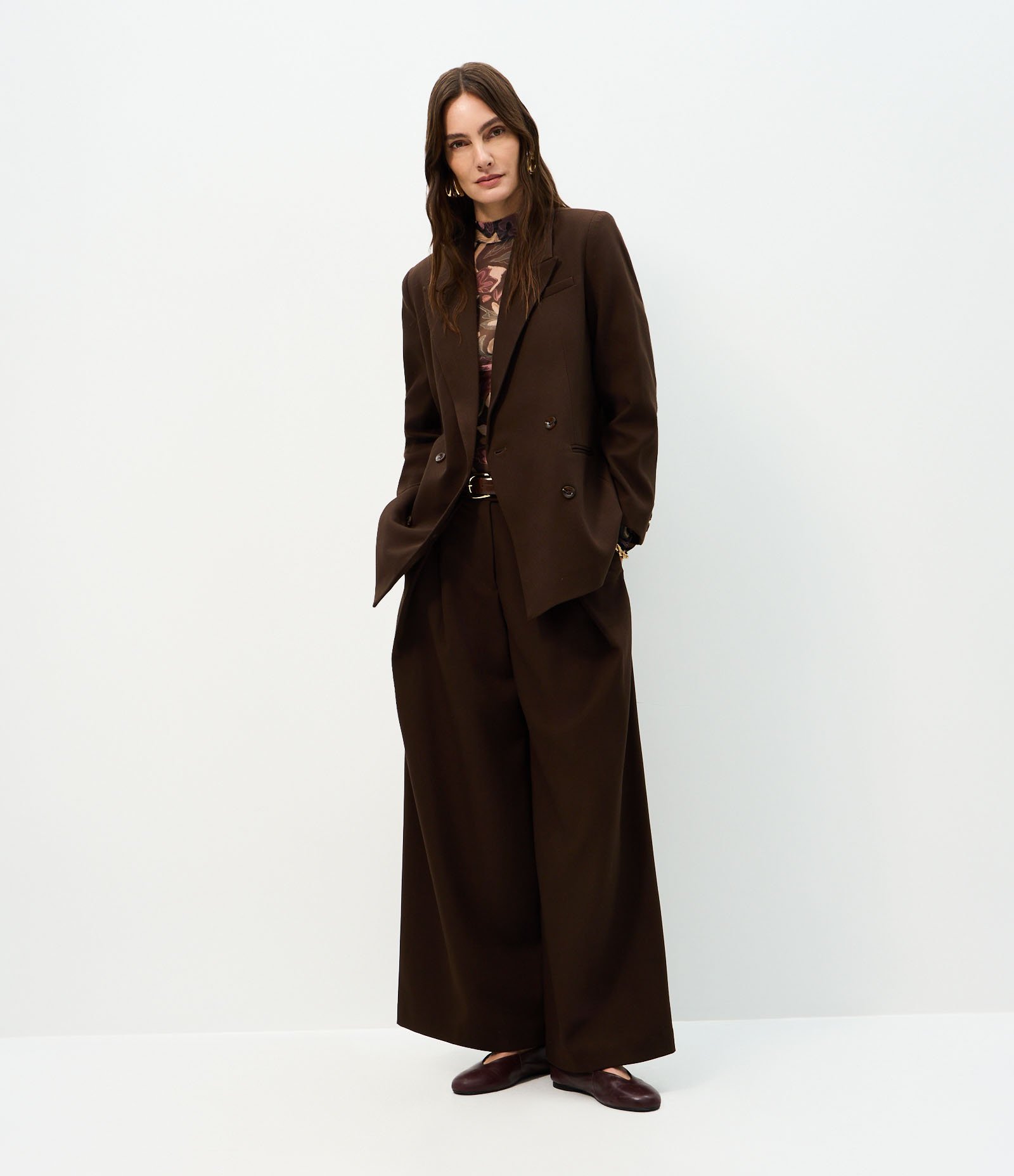 Blazer Oversized Estruturado com Botões Transpassados Marrom 2