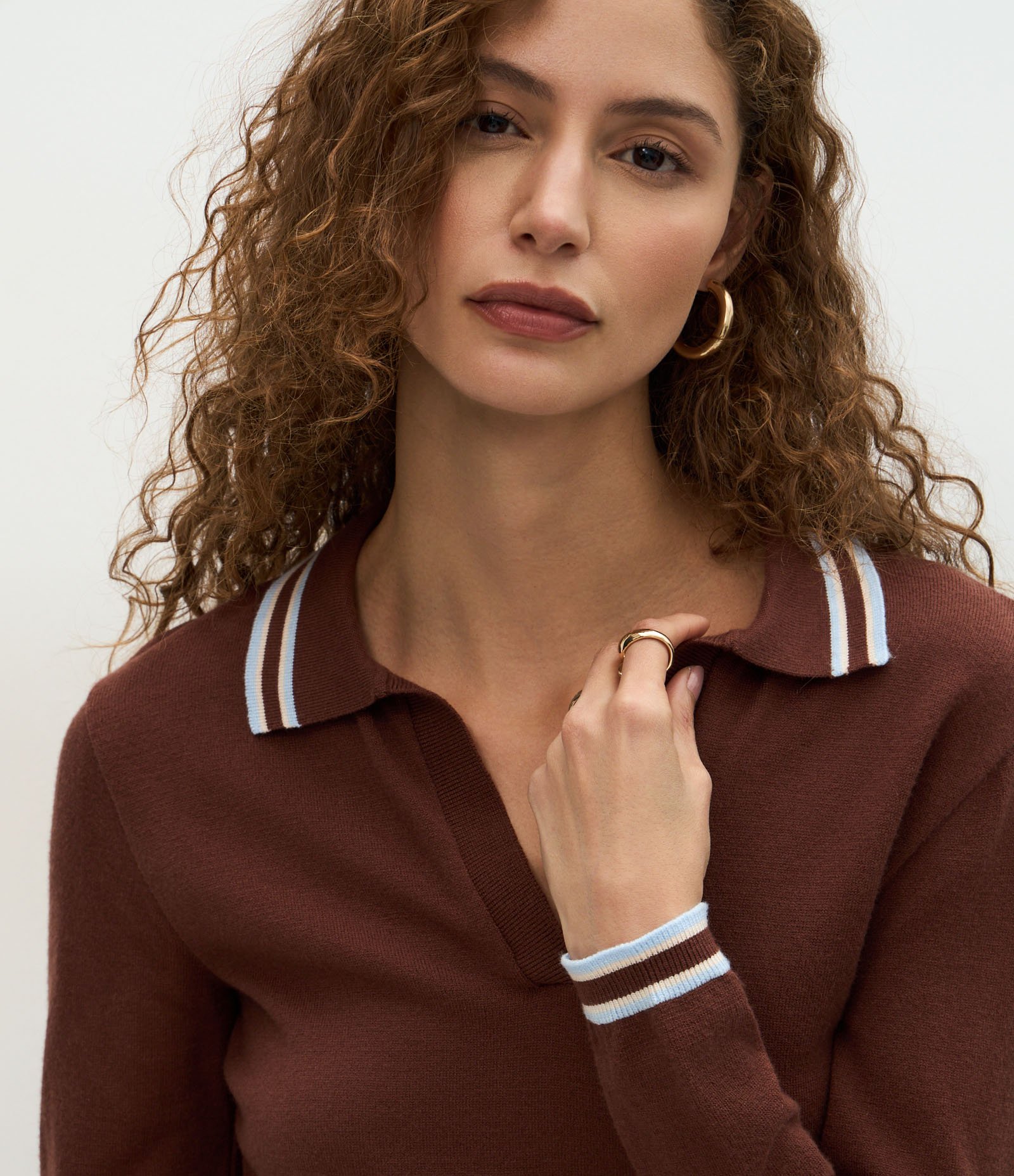 Blusa em Tricô com Gola Polo e Viés Contrastantes Marrom 3