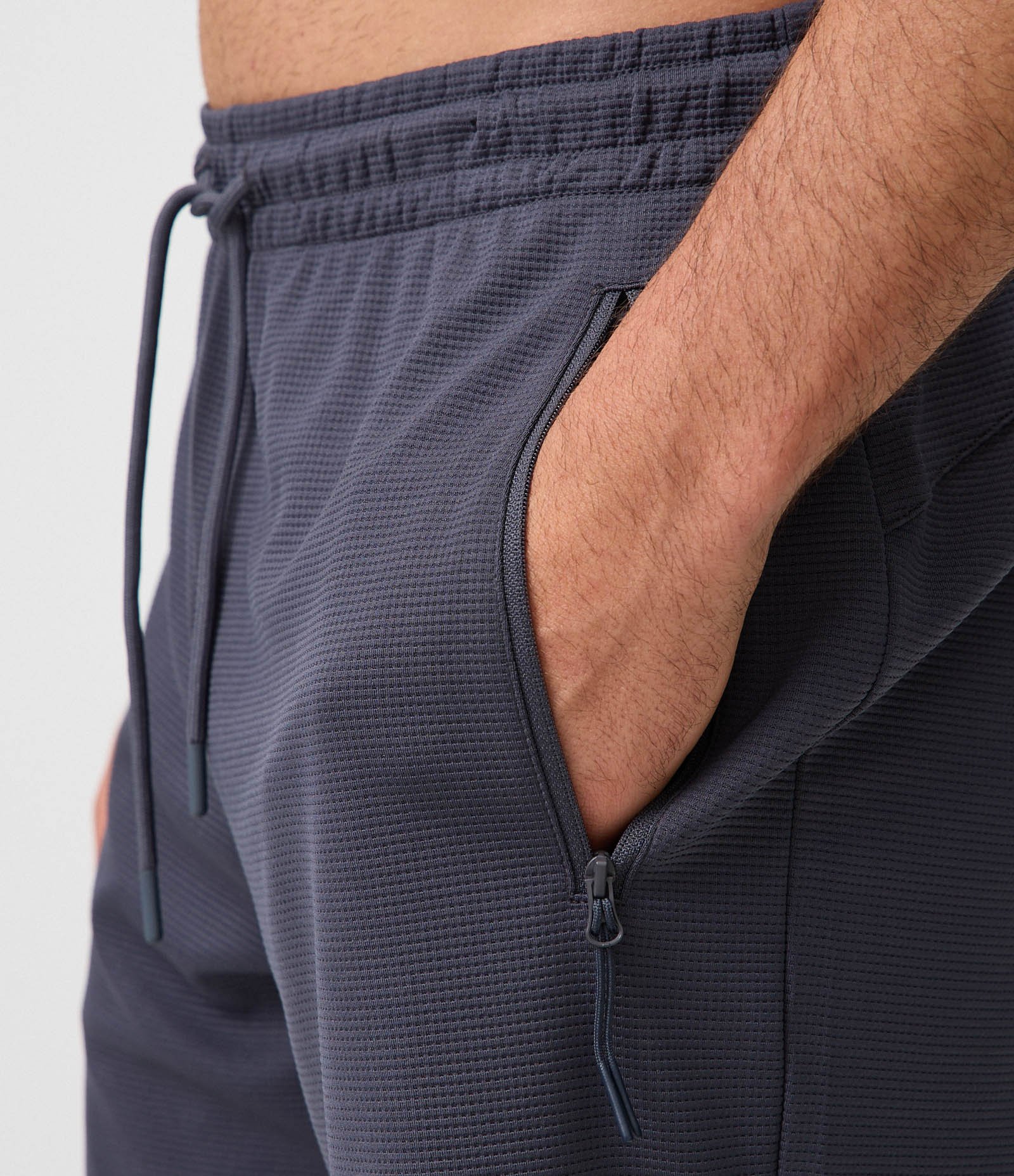 Bermuda Esportiva Texturizada com Bolsos de Zíper Cinza 4