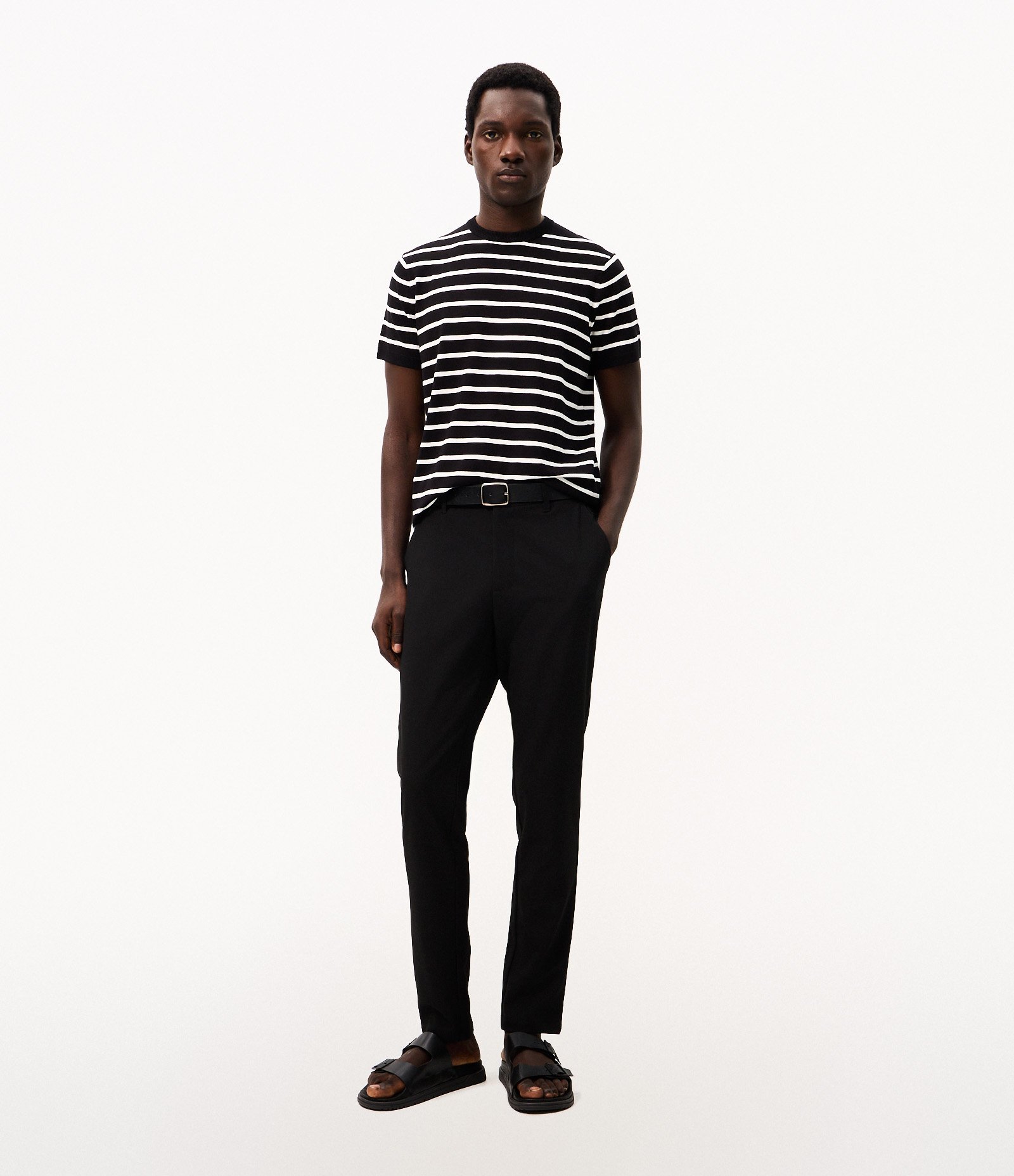Camiseta Slim em Tricô Listrada Preto 2