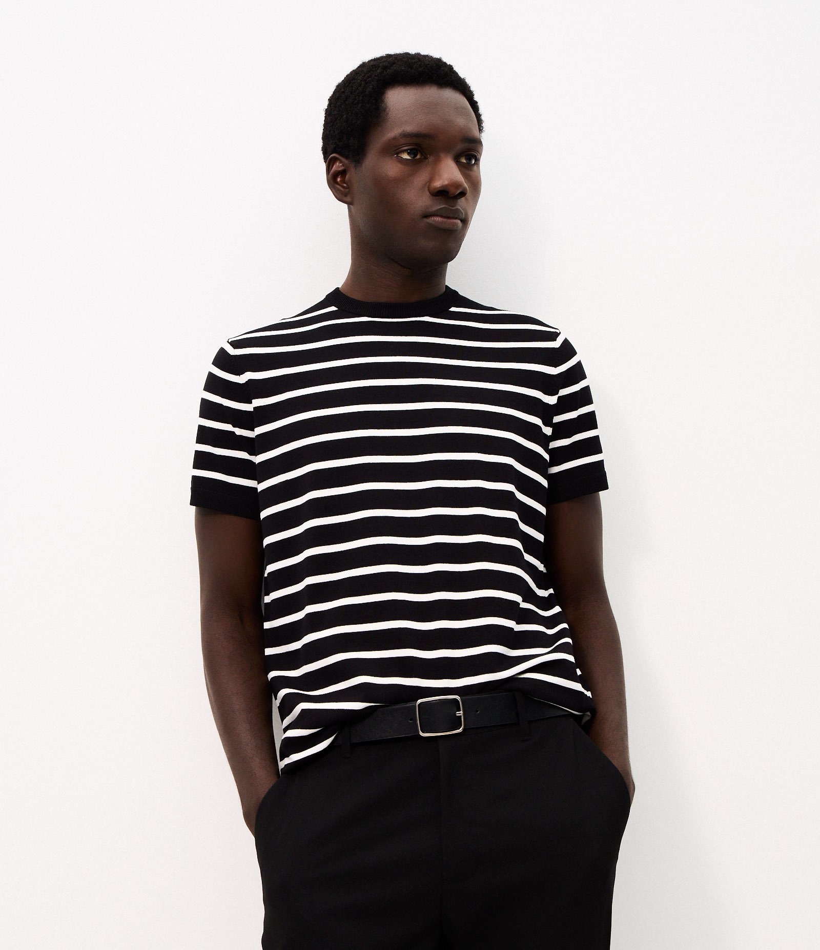 Camiseta Slim em Tricô Listrada Preto 3