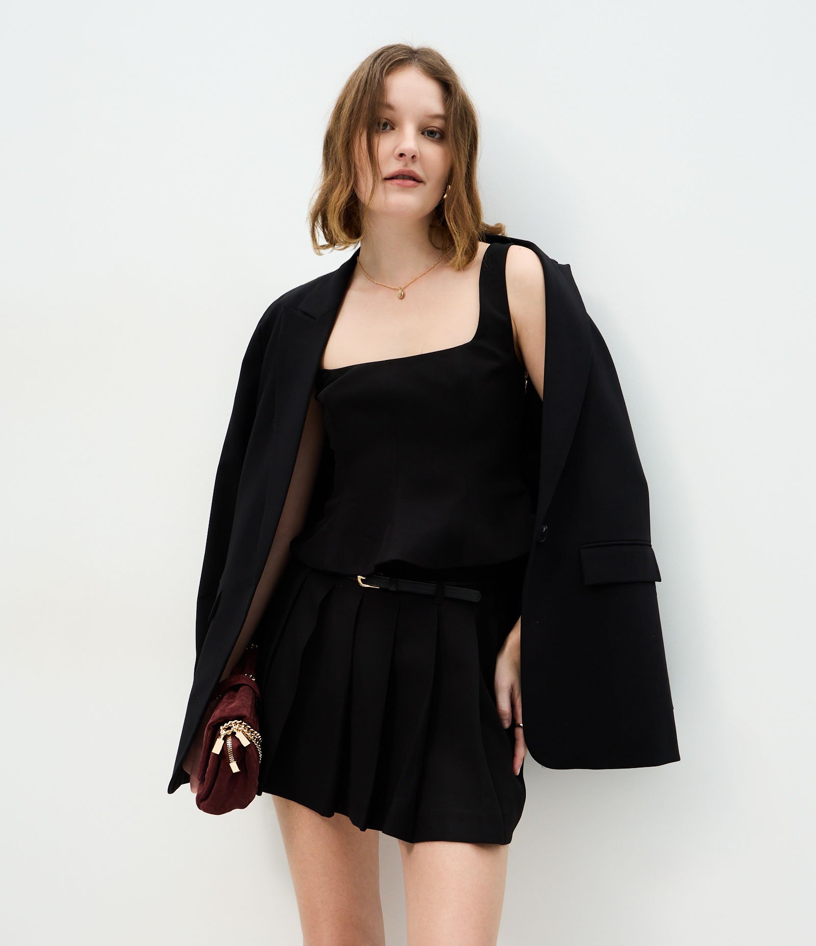 Short Saia Alfaiatado com Cinto de PU e Textura Plissada Preto 2