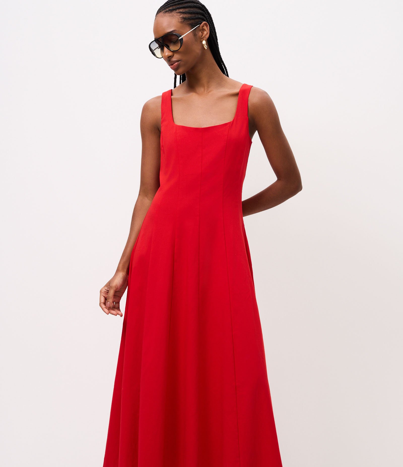 Vestido Evasê Midi em Viscose com Decote Quadrado e Recortes Vermelho 1
