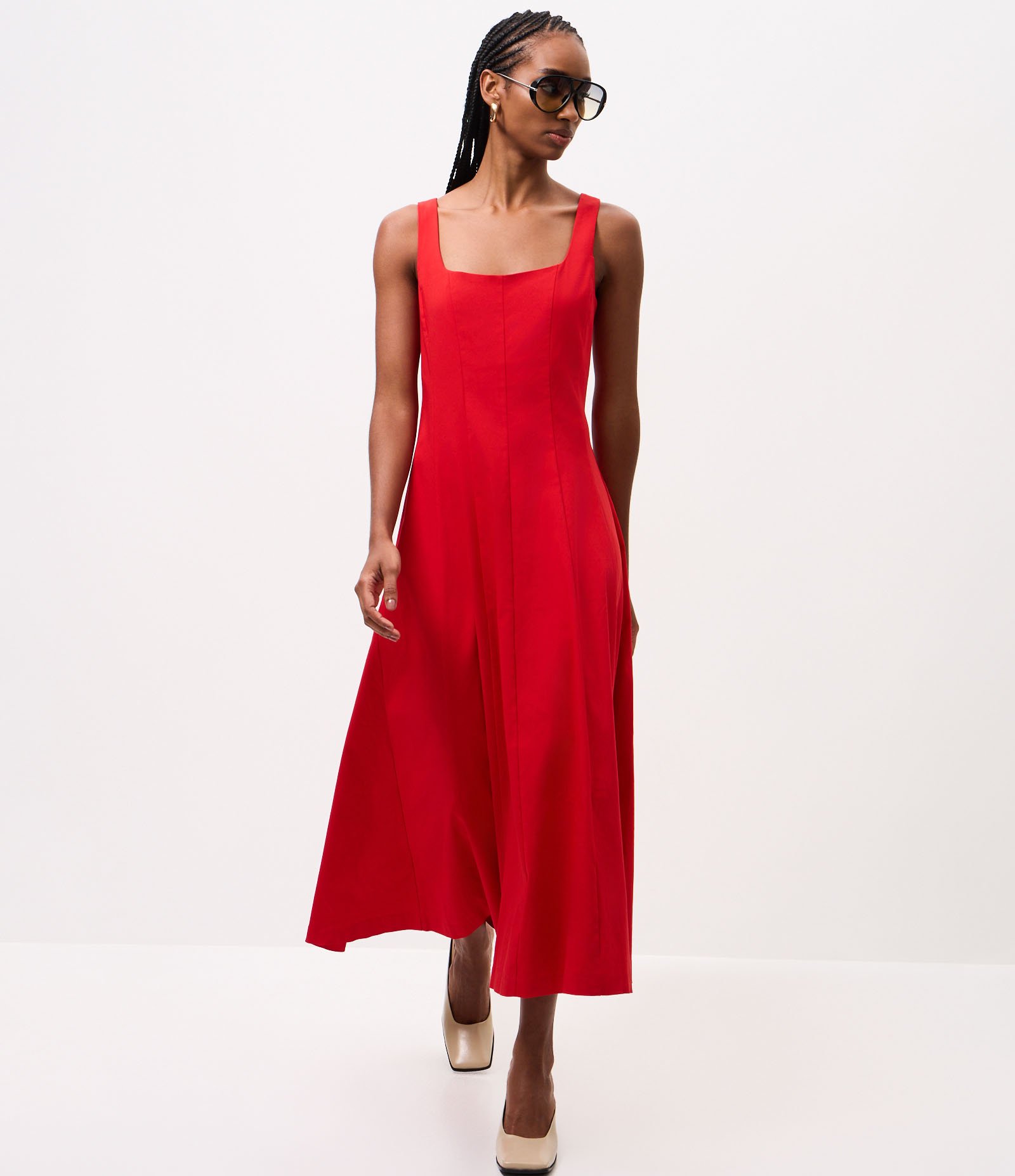 Vestido Evasê Midi em Viscose com Decote Quadrado e Recortes Vermelho 2